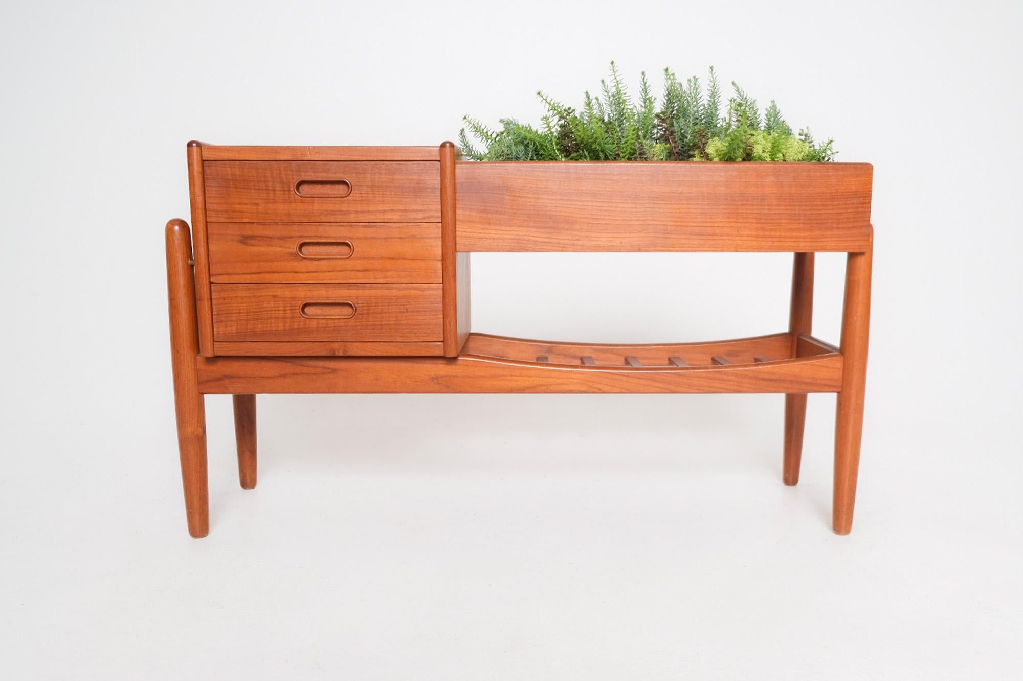 Metal Arne Wahl Iverson Model 36 Planter Table For Sale