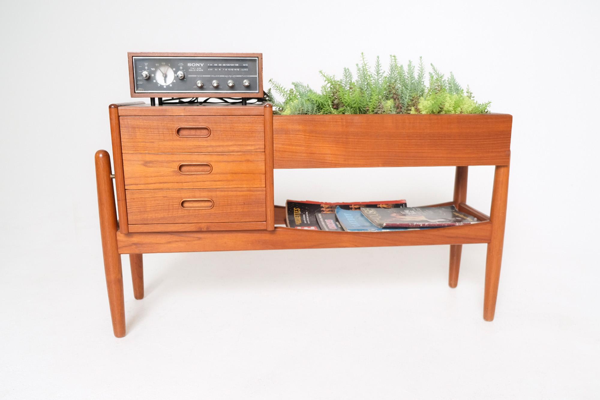Arne Wahl Iverson Model 36 Planter Table For Sale 5