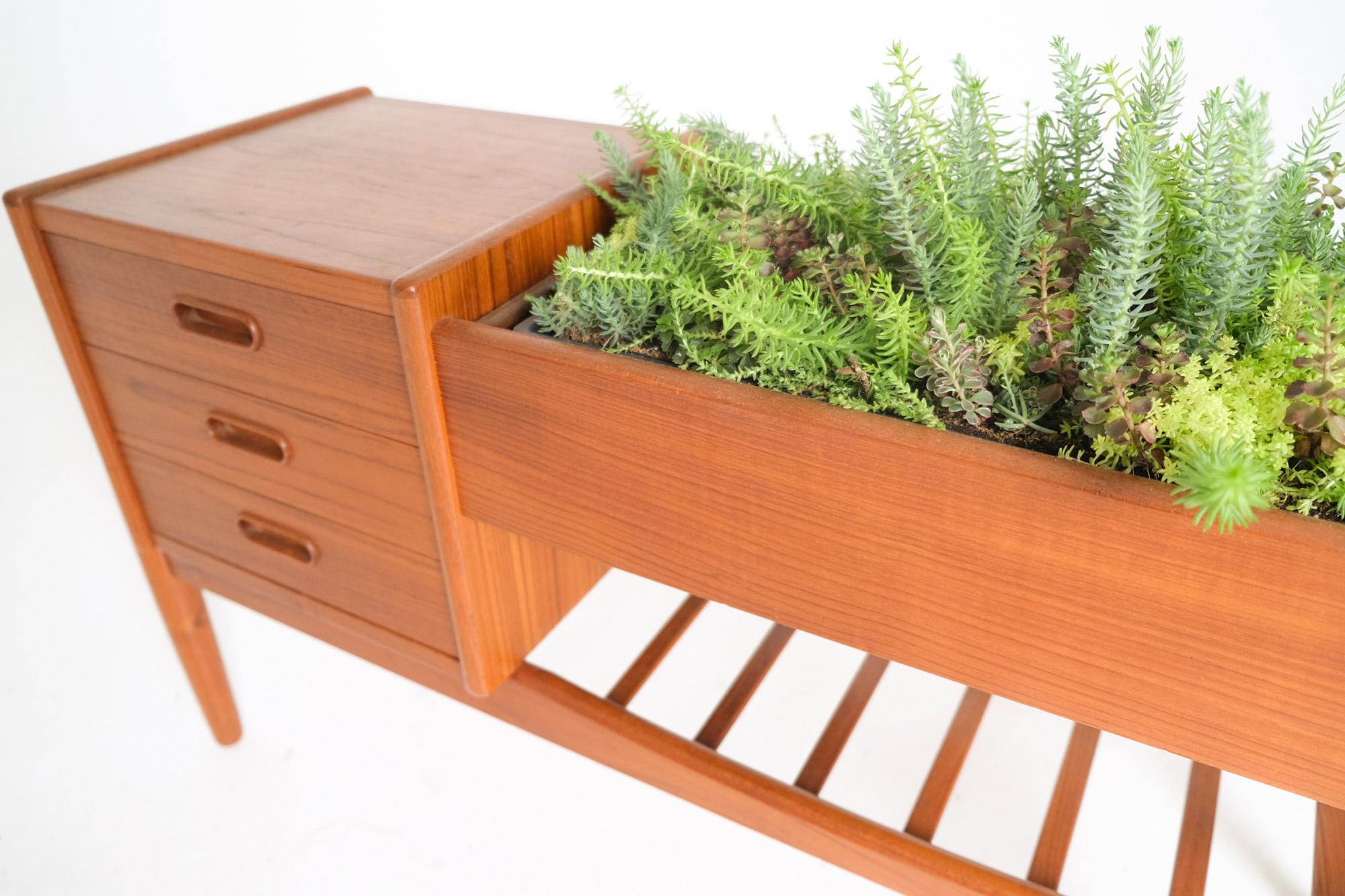 Arne Wahl Iverson Model 36 Planter Table For Sale 3