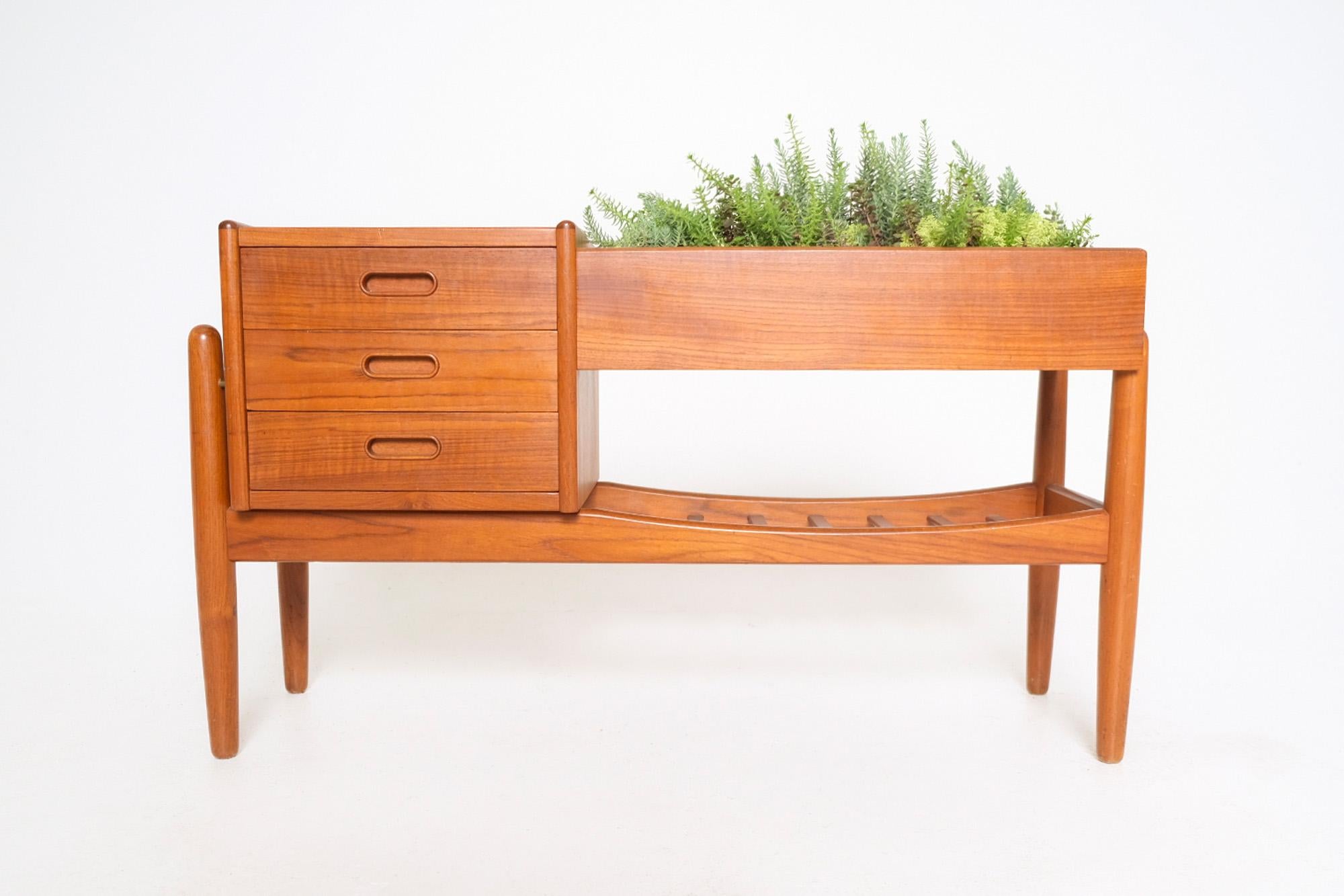 Arne Wahl Iverson Model 36 Planter Table For Sale 6