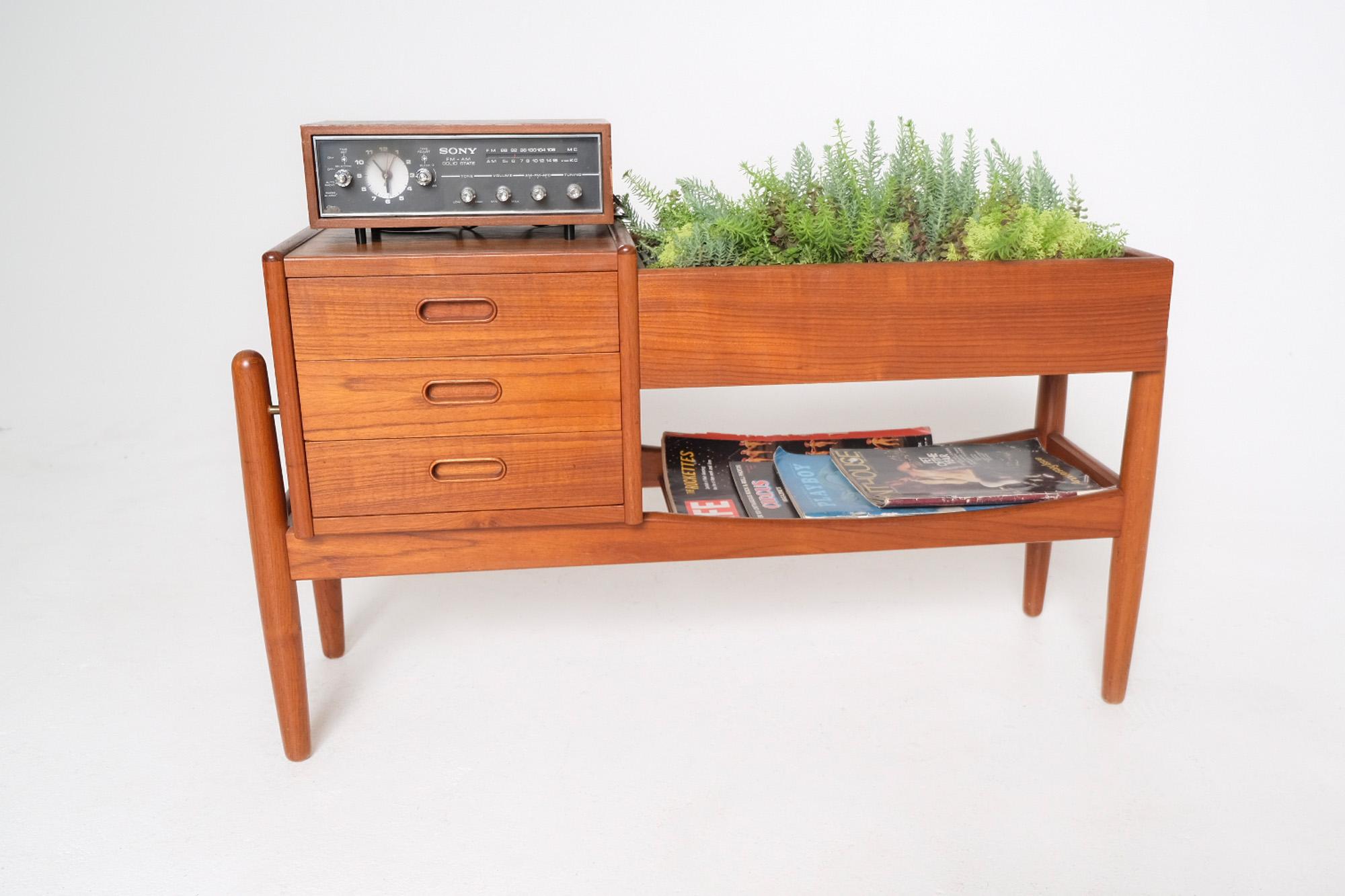 Arne Wahl Iverson Model 36 Planter Table For Sale 7