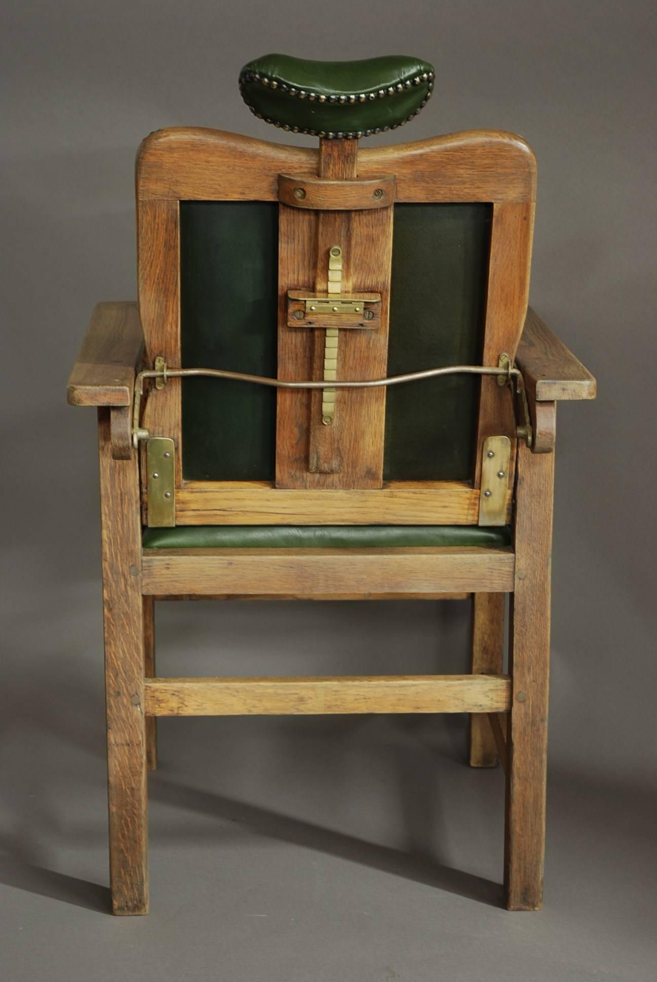 Early 20th Century Arts & Crafts Oak Barber's Chair In Good Condition In Suffolk, GB