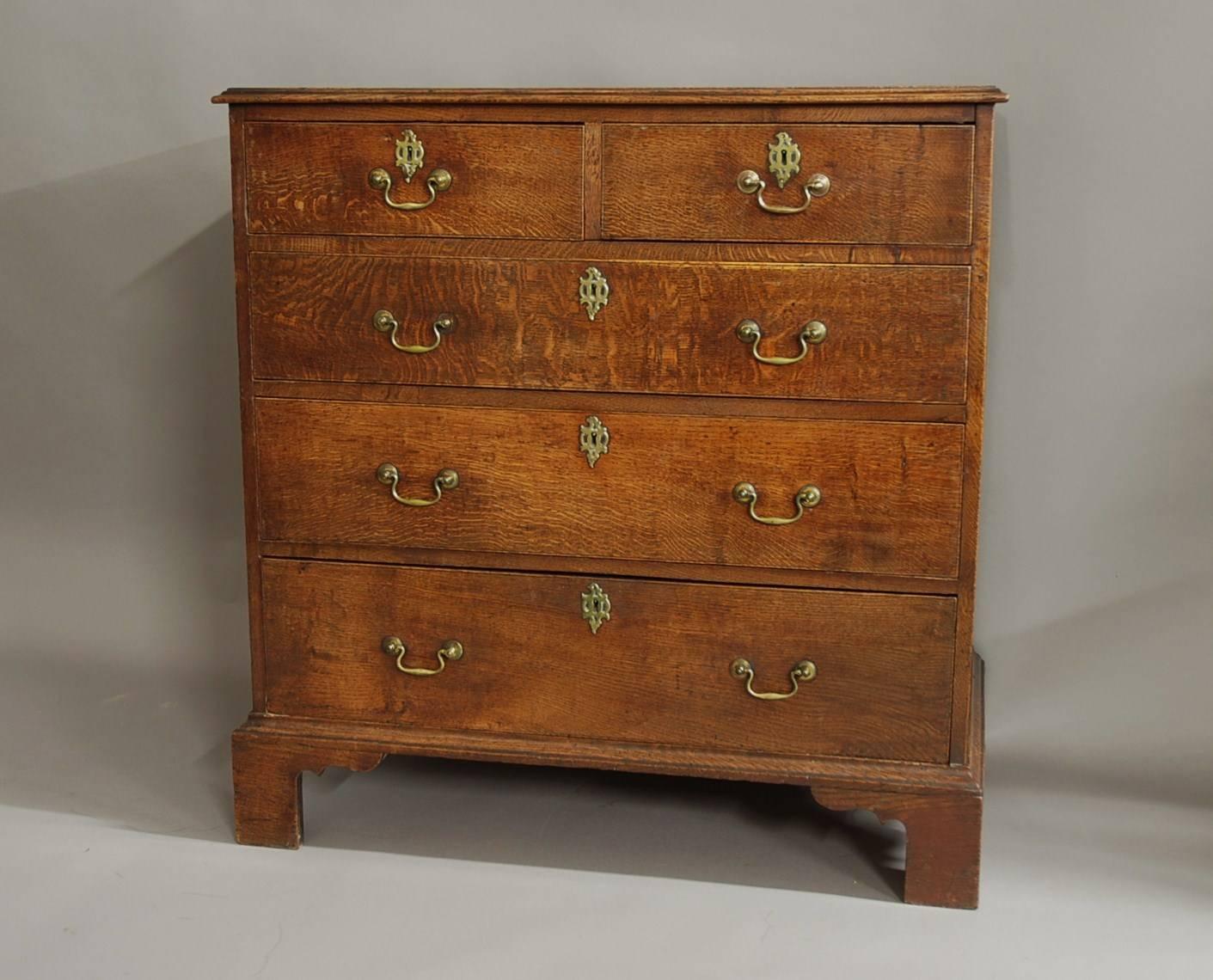 A late 18th century oak chest of drawers of fine patina.

This chest of drawers consists of a solid oak top with a moulded edge.

This leads down to the drawers, the configuration being two short over three long, each drawer has an oak front