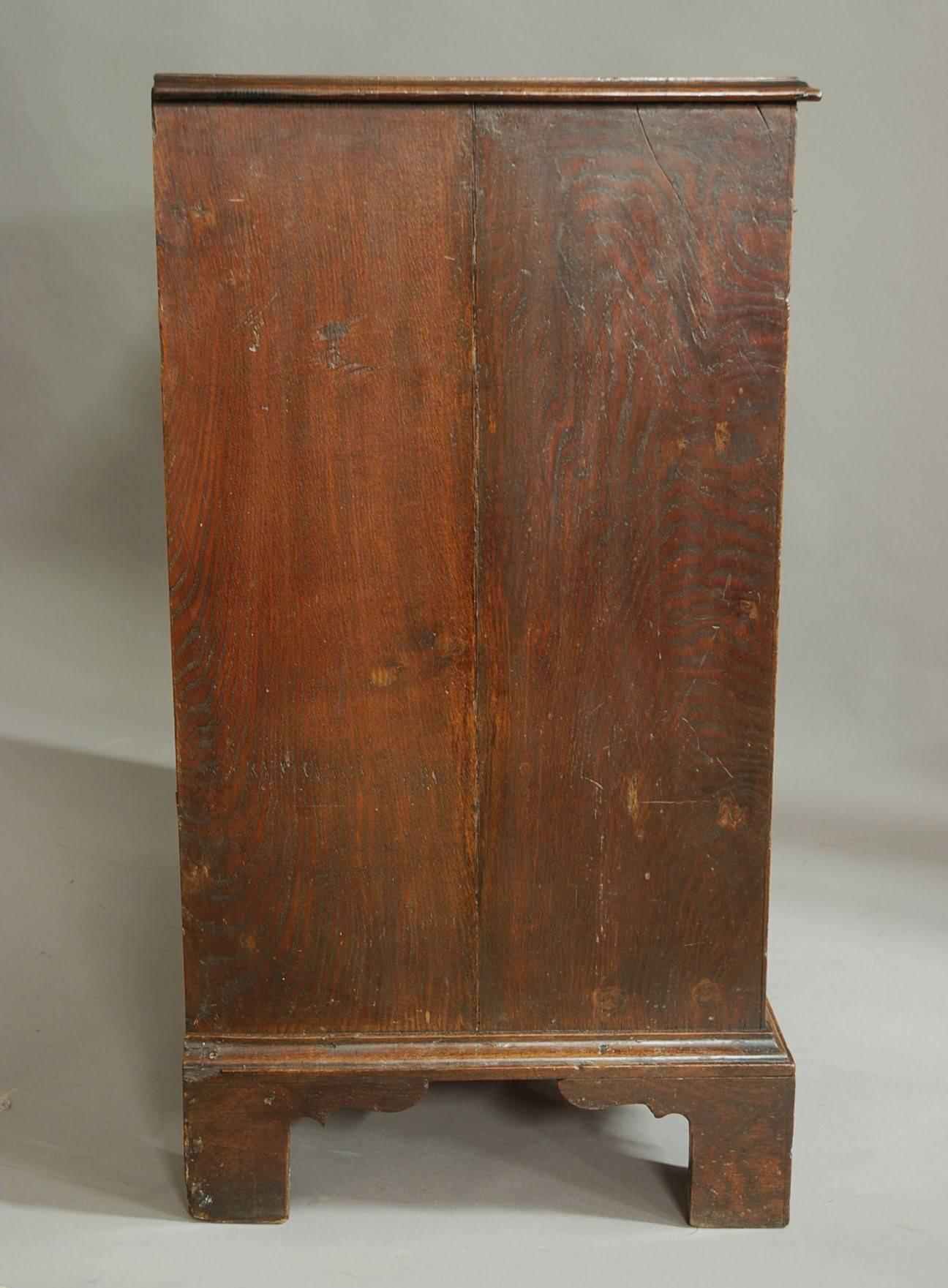 Late 18th Century Oak Chest of Drawers of Fine Patina 3