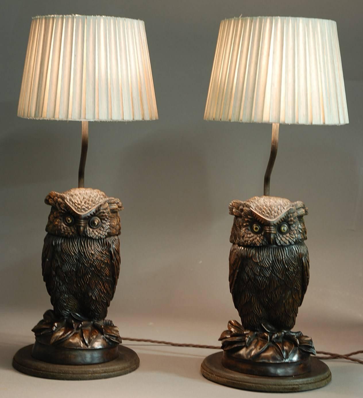 Superb pair of finely carved Black Forest owl table lamps 4