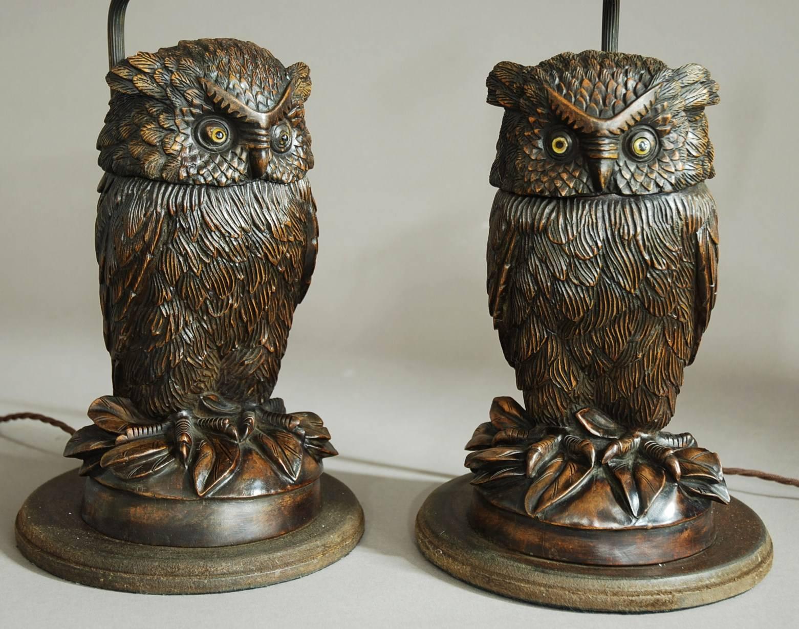 A superb pair of 19th century finely carved Black Forest owl table lamps, carved from linden wood.

The owl bases would originally have been decorative tobacco jars but have been converted into table lamps some years ago.

The owls are very