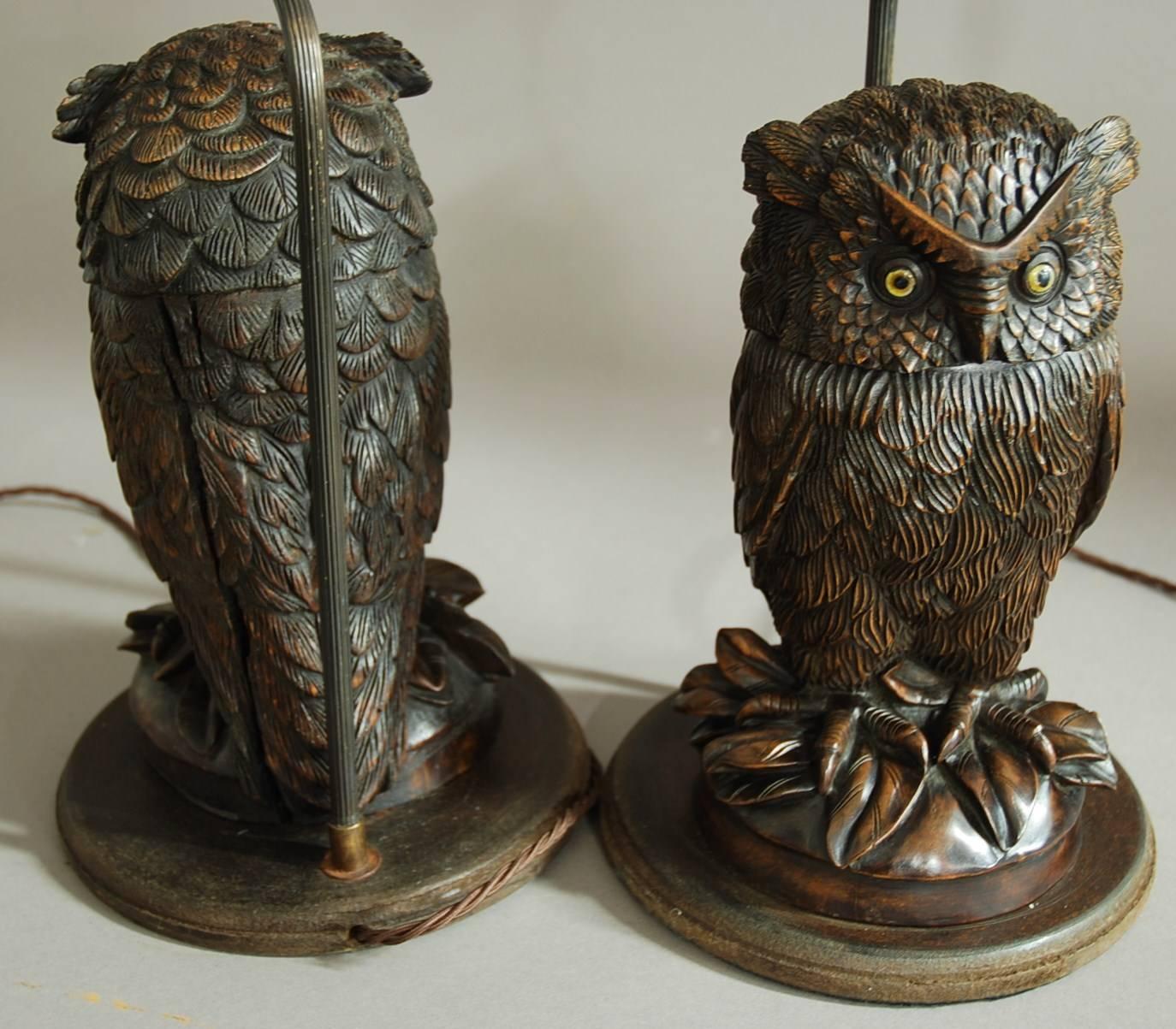 Wood Superb pair of finely carved Black Forest owl table lamps