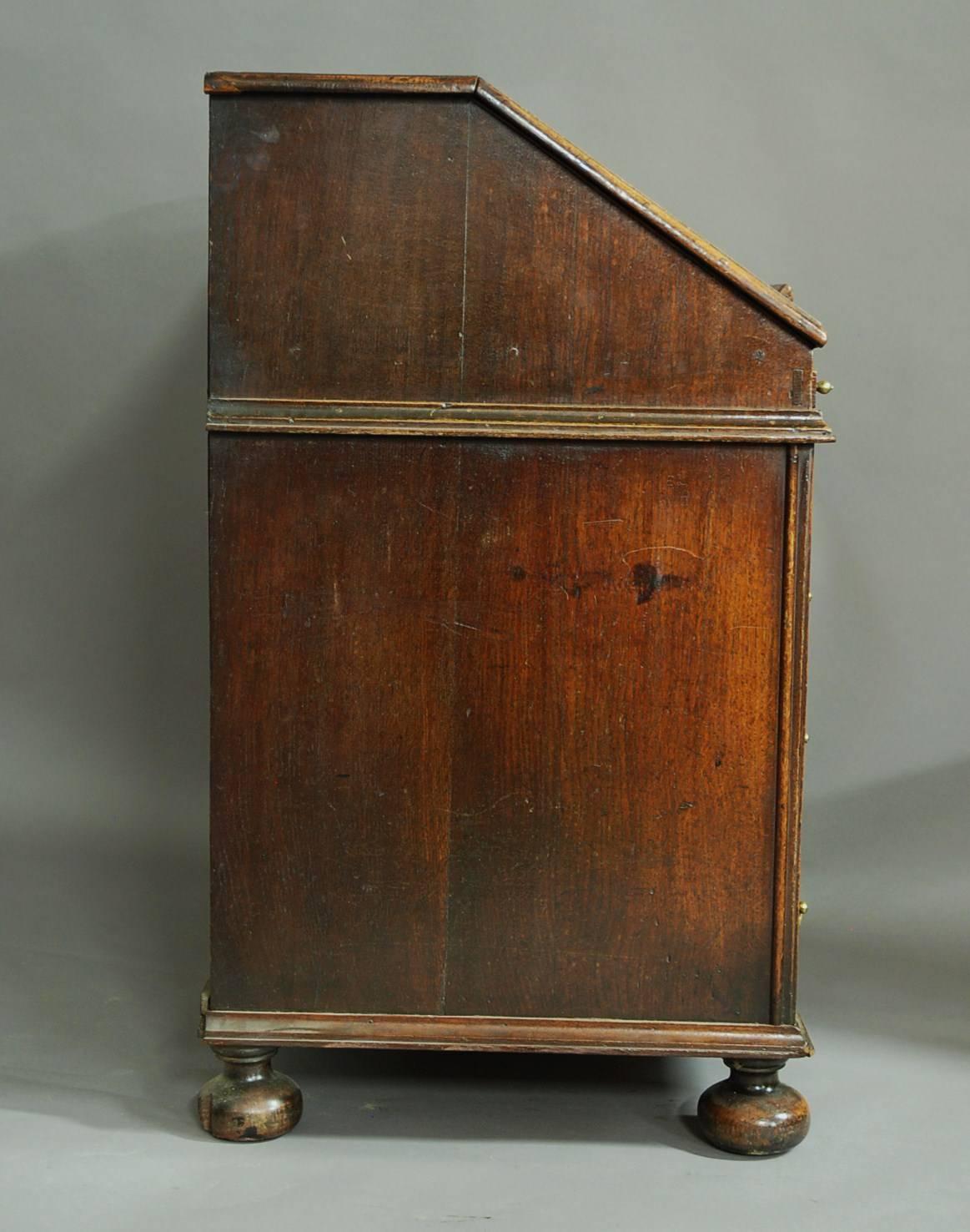 Rare William & Mary late 17th century oak bureau  In Good Condition In Suffolk, GB