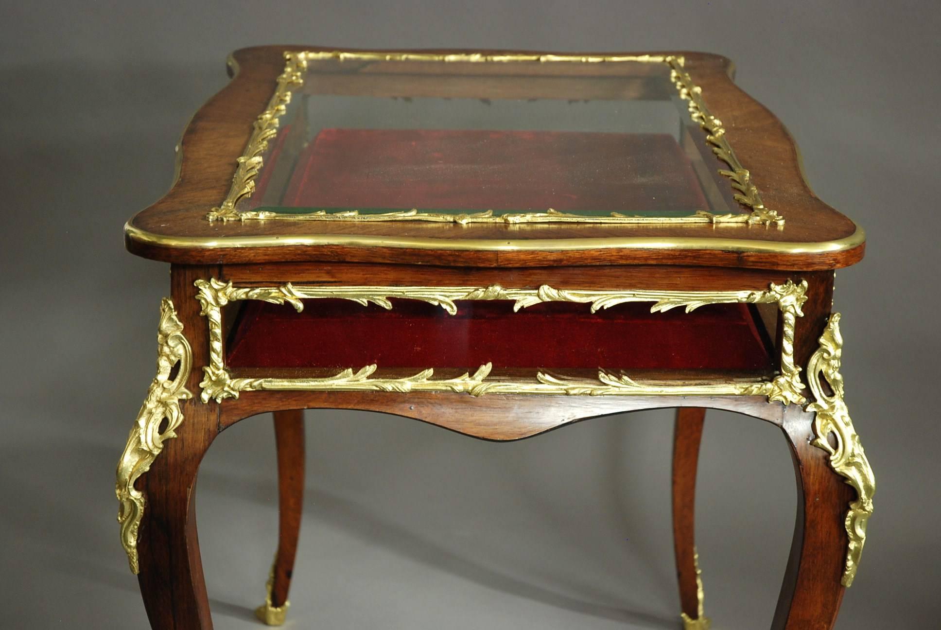 19th Century English Rosewood Freestanding Bijouterie Table of Large Proportions For Sale 1