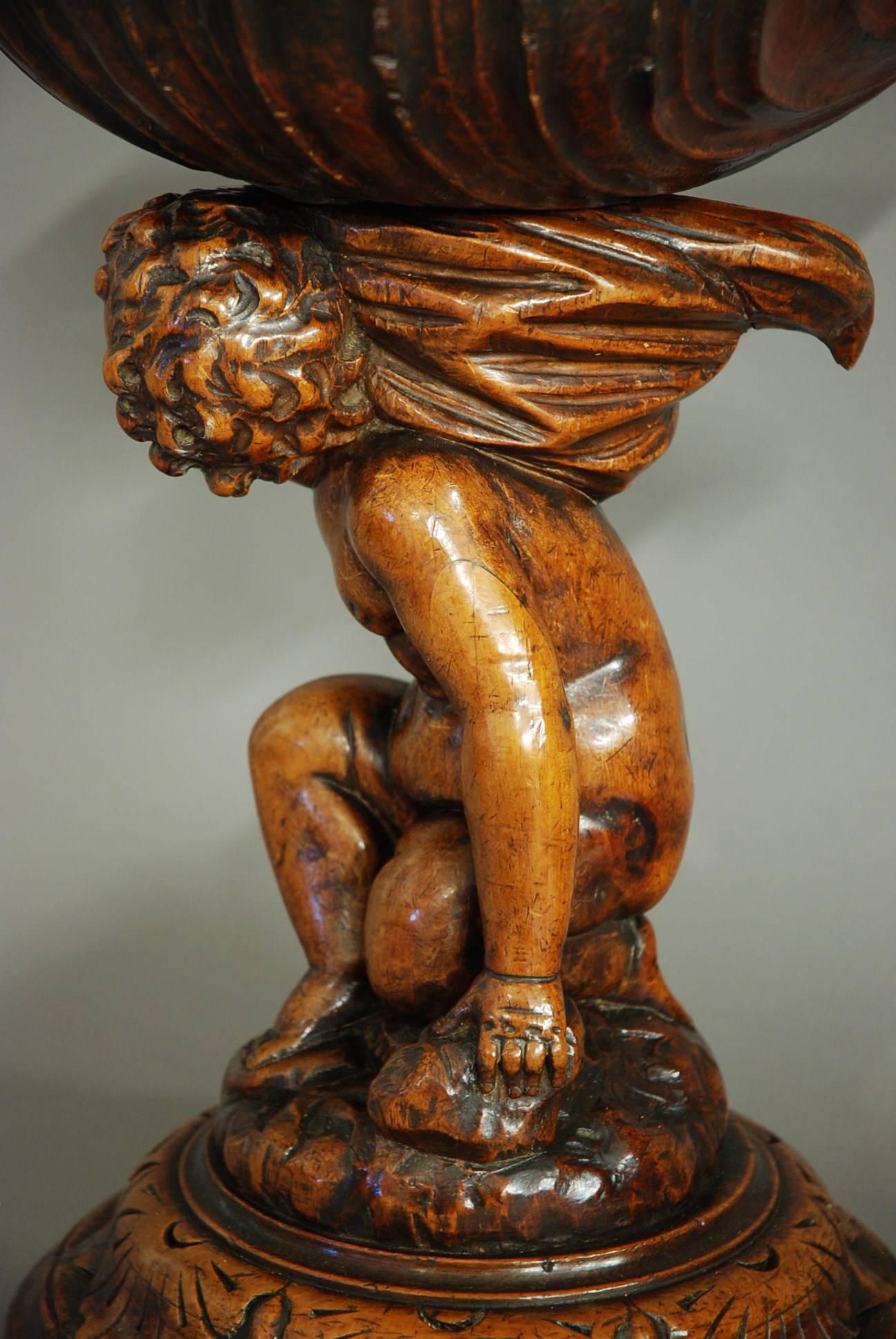 Venetian Late 19th Century Pine Putto and Shell Grotto Stool For Sale 4