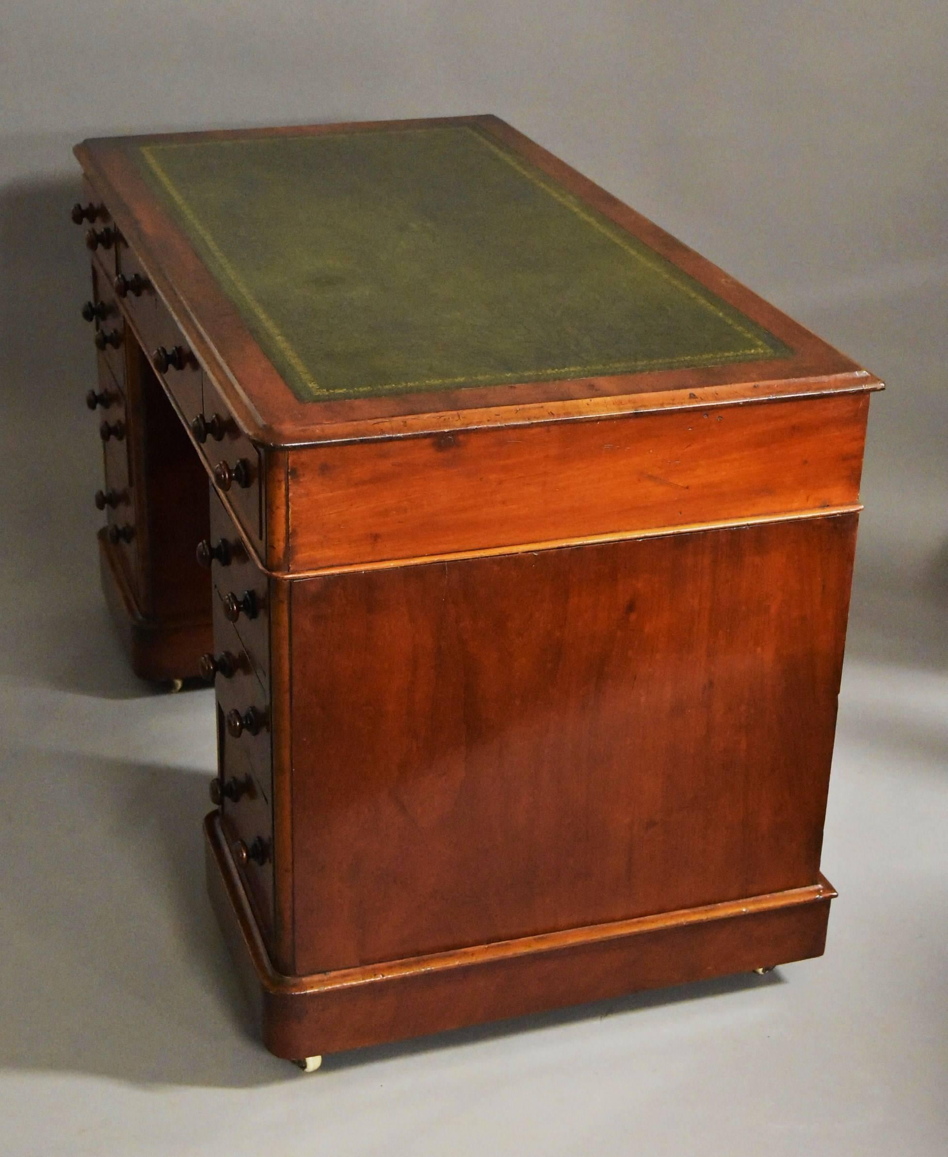 Late 19th Century Mahogany Pedestal Desk of Small Proportions 4