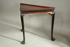 Rare Early/Mid-18th Century Irish Mahogany Corner Tea Table of Superb Patina