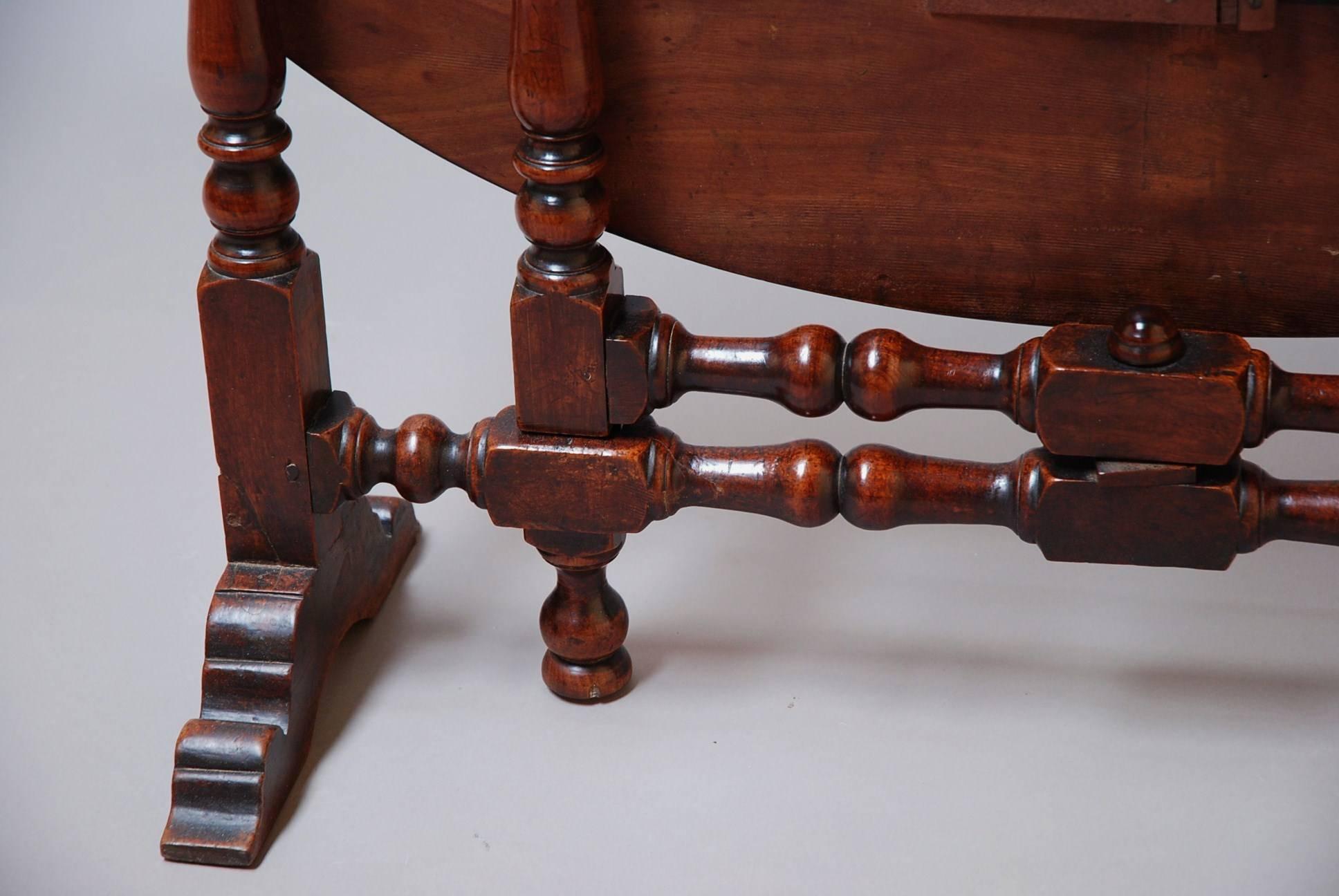 Rare Late 17th Century Yew Wood Coaching Table with Later Mahogany Top 5
