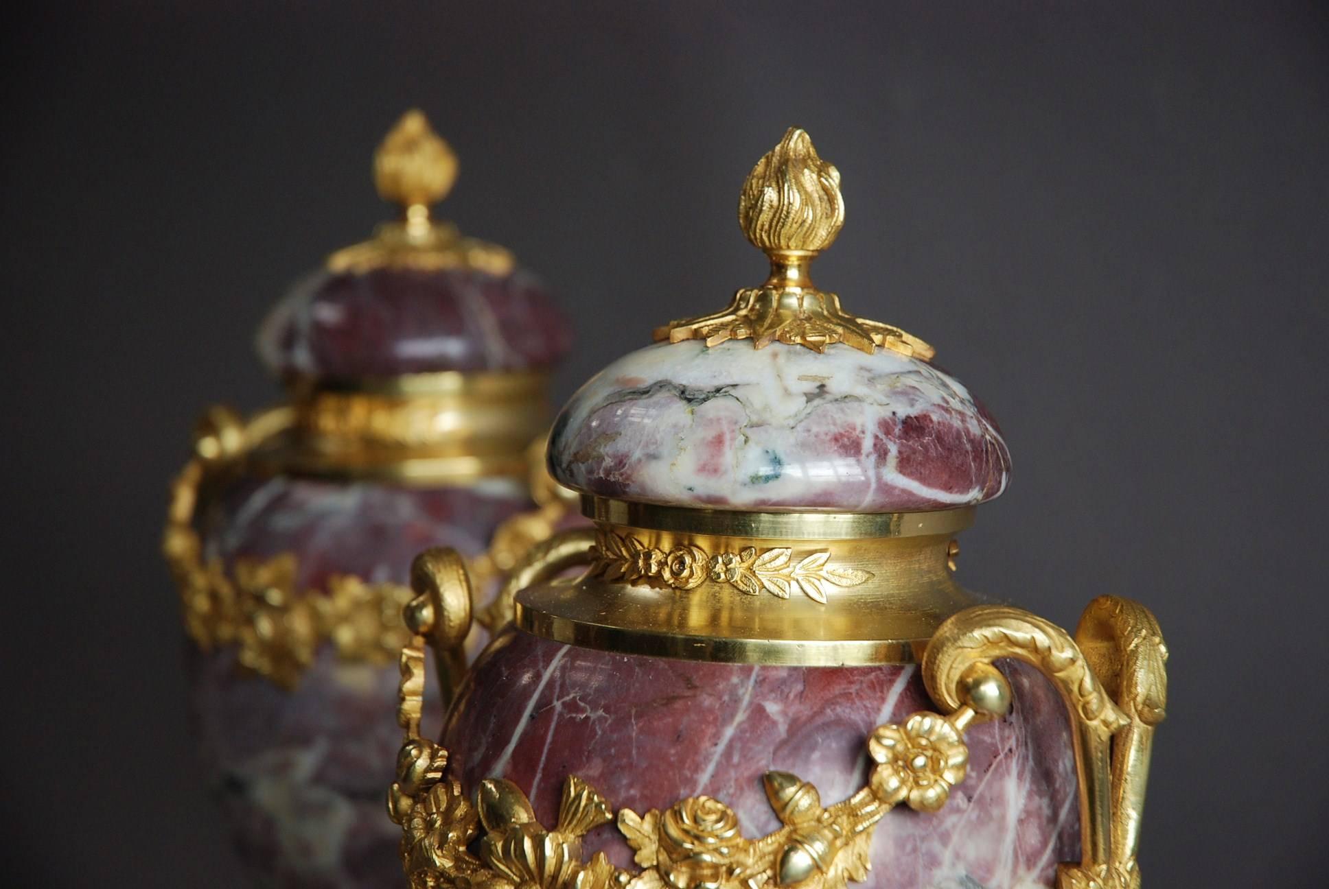 Pair of Late 19th Century Fine Quality Marble and Ormolu Cassolettes In Good Condition For Sale In Suffolk, GB