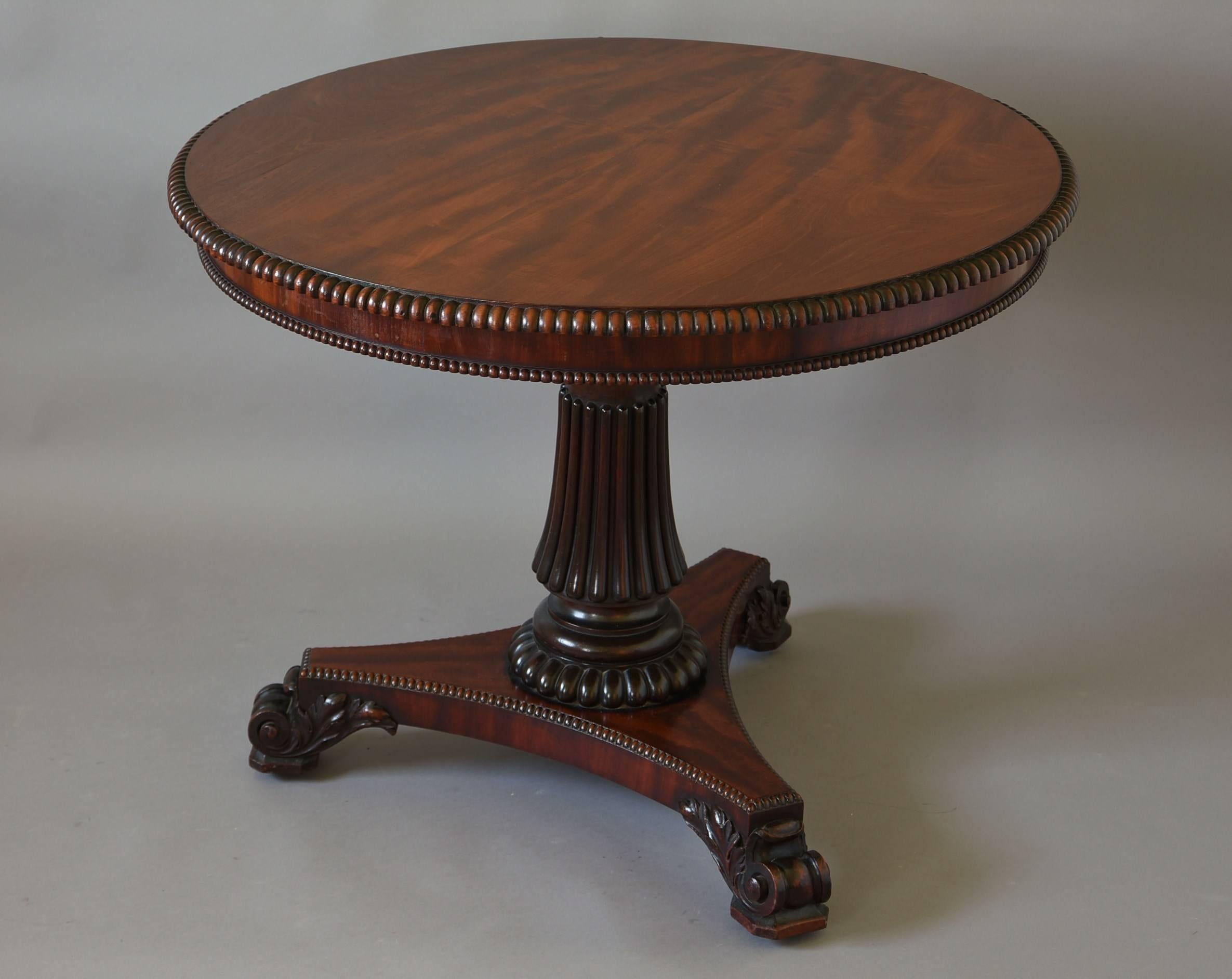 An early/mid-19th century mahogany tilt-top centre table of superb quality in the manner of Gillows.

This table consists of a superb quality mahogany veneered tilt-top with a turned applied moulding to the edge giving the appearance of gadrooning