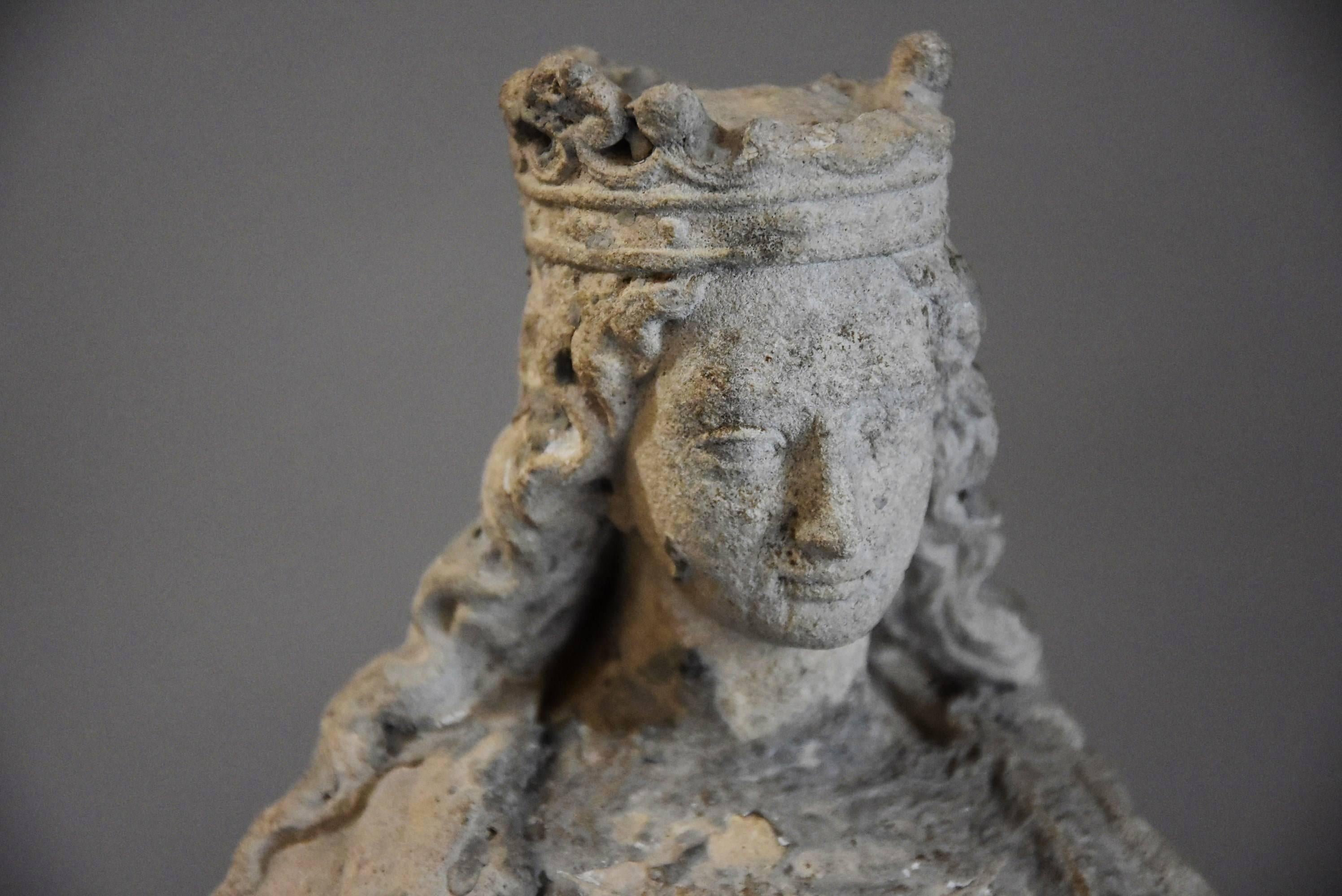 French Late 17th Century Limestone Niche Sculpture of the Virgin Mary 1