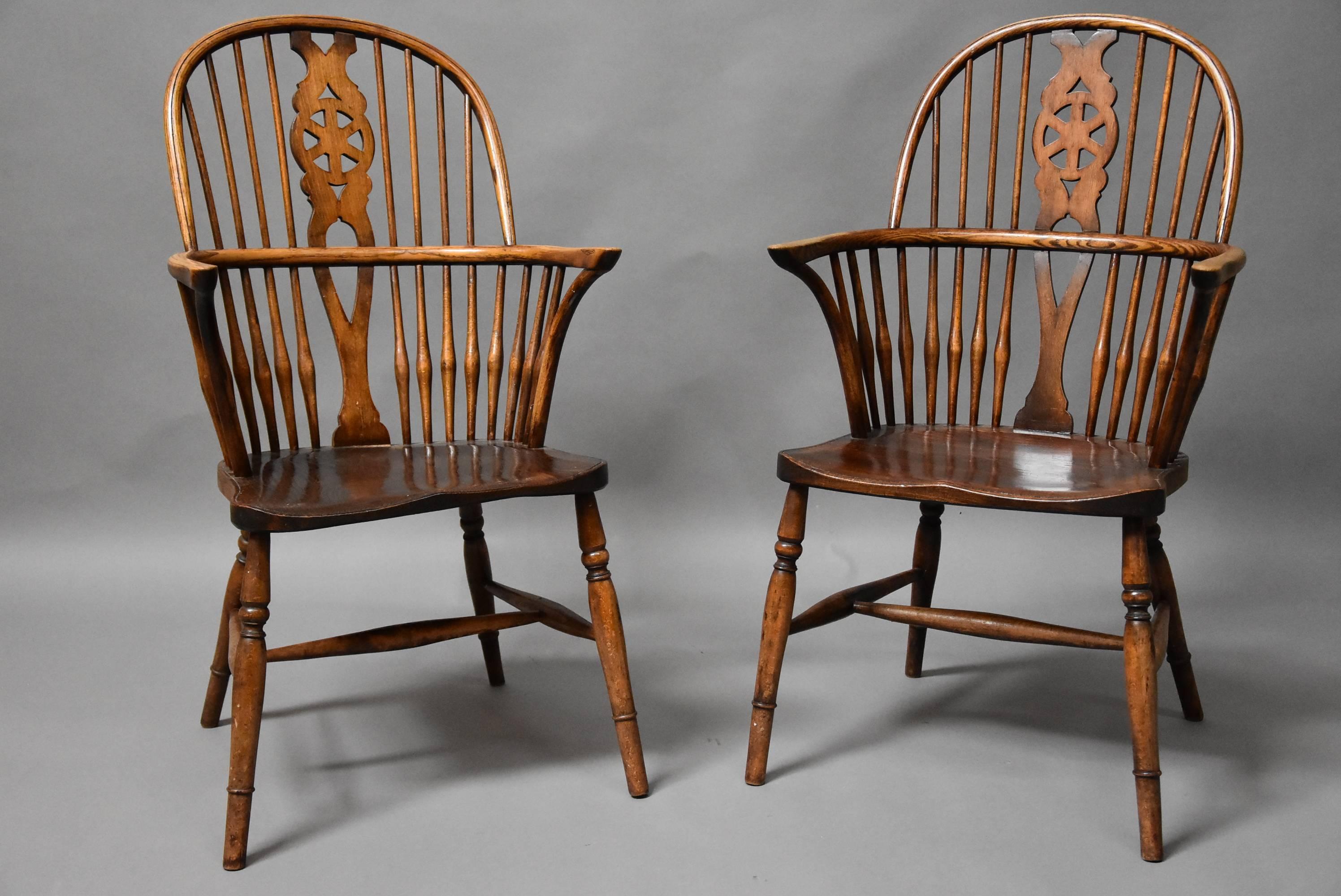 English Set of Four Early 20th Century Ash and Elm Wheelback Windsor Chairs For Sale