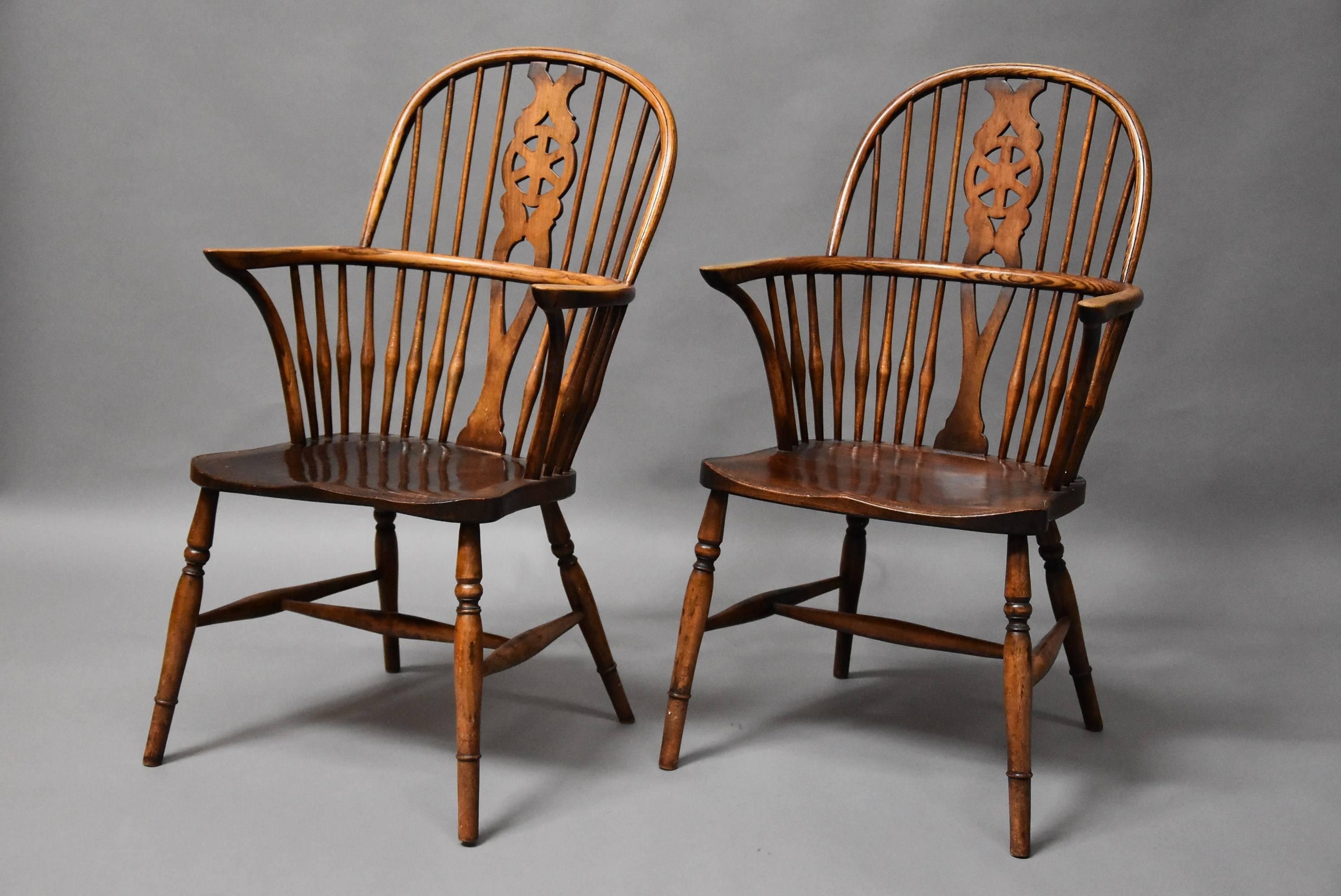 Set of Four Early 20th Century Ash and Elm Wheelback Windsor Chairs In Good Condition For Sale In Suffolk, GB