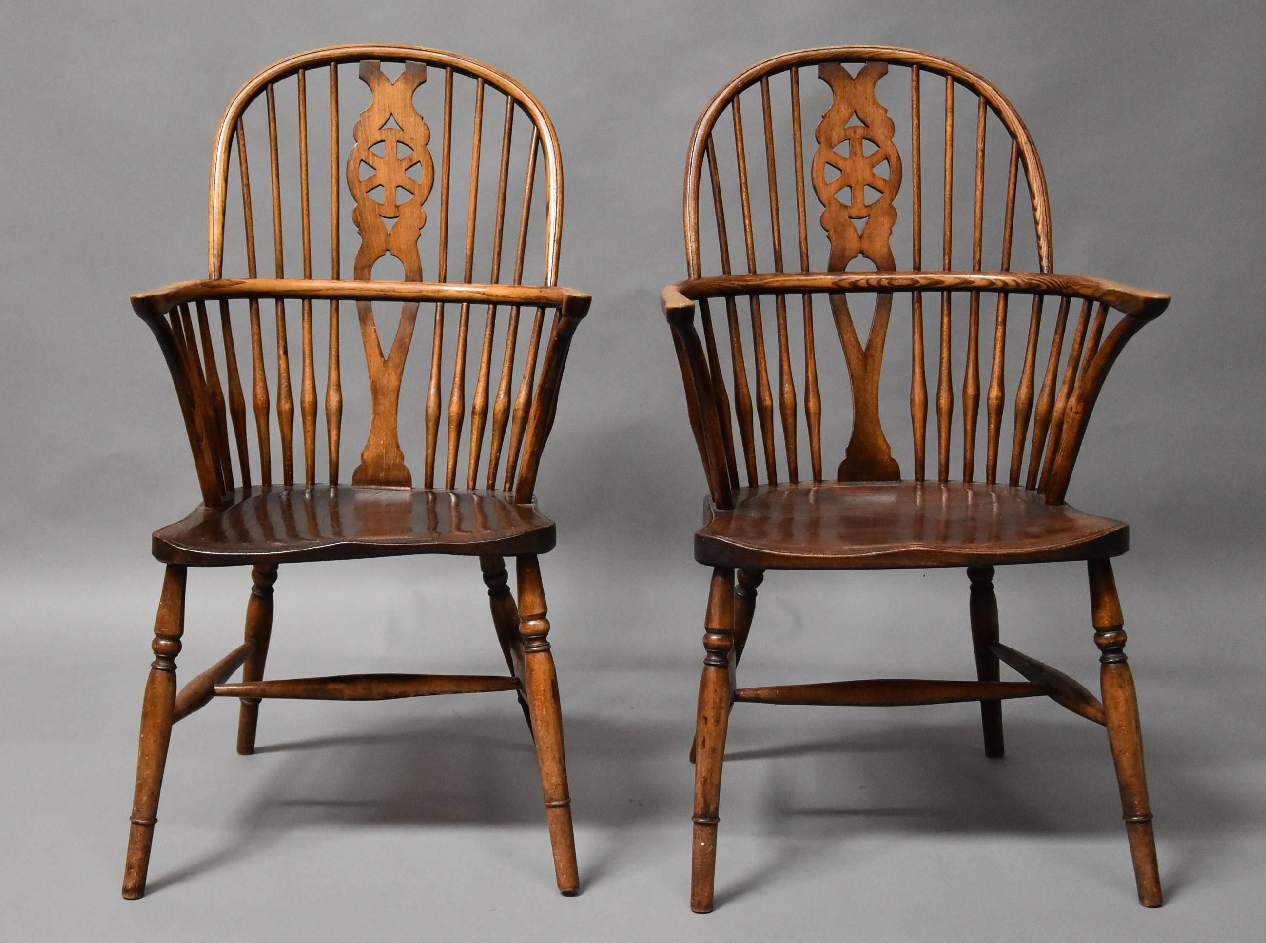 Set of Four Early 20th Century Ash and Elm Wheelback Windsor Chairs For Sale 1