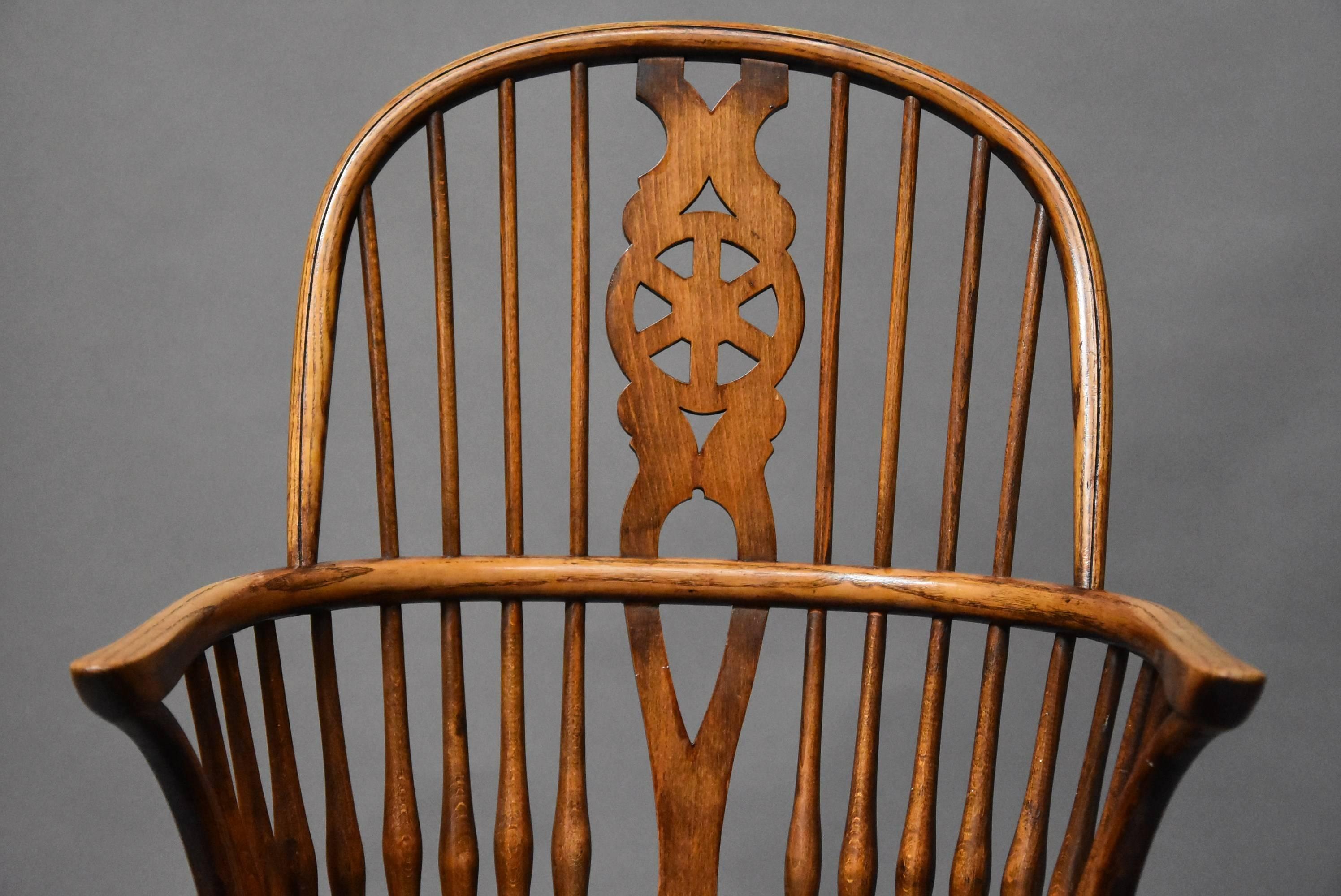 Set of Four Early 20th Century Ash and Elm Wheelback Windsor Chairs For Sale 2
