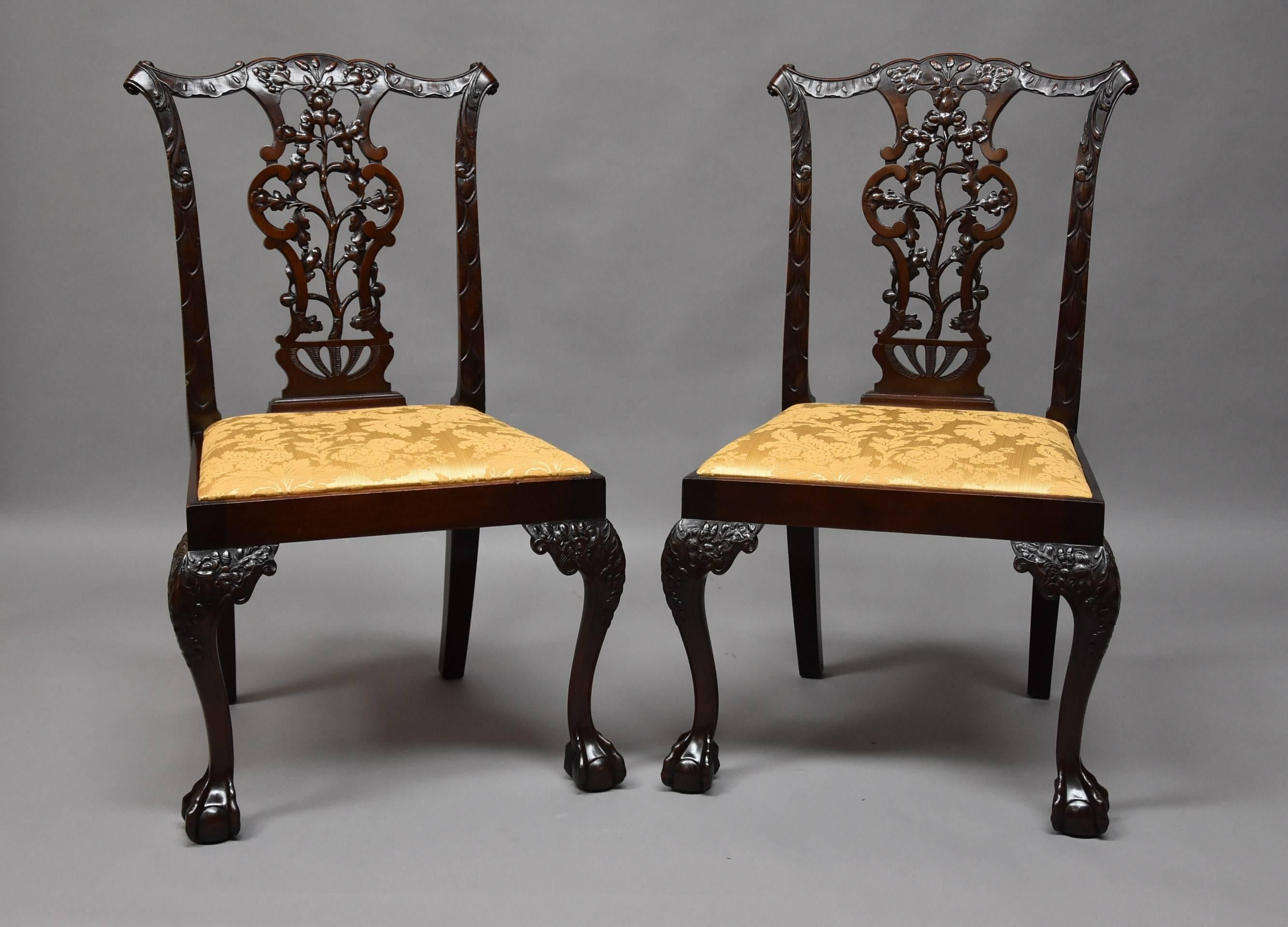 Superb Quality Set of Eight Chippendale Style Mahogany Dining Chairs In Excellent Condition In Suffolk, GB