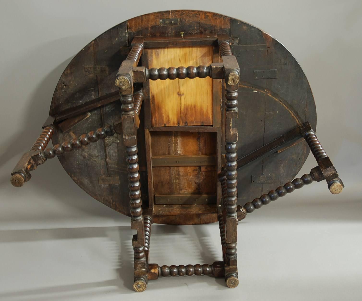 Large 17th Century Oak Gateleg Table with Bobbin Turned Legs For Sale 3
