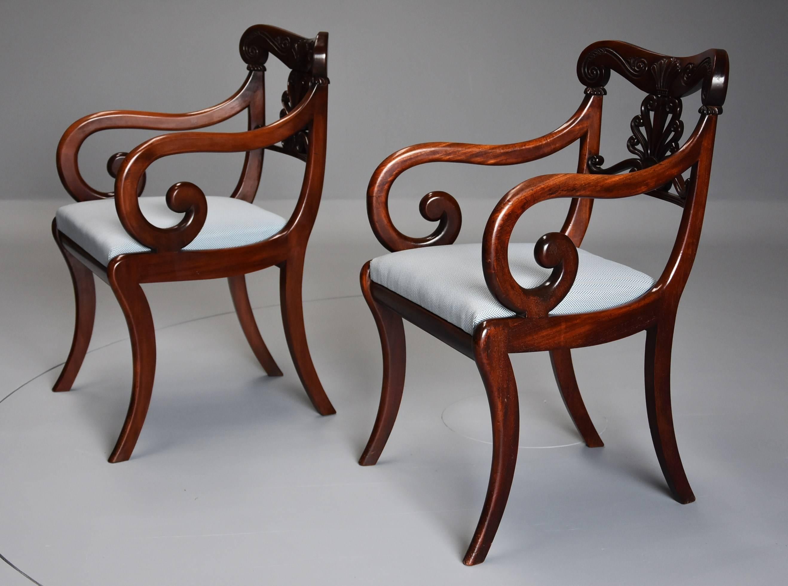 Exceptional Set of 12 Superb Quality Cuban Mahogany Regency Dining Chairs 3