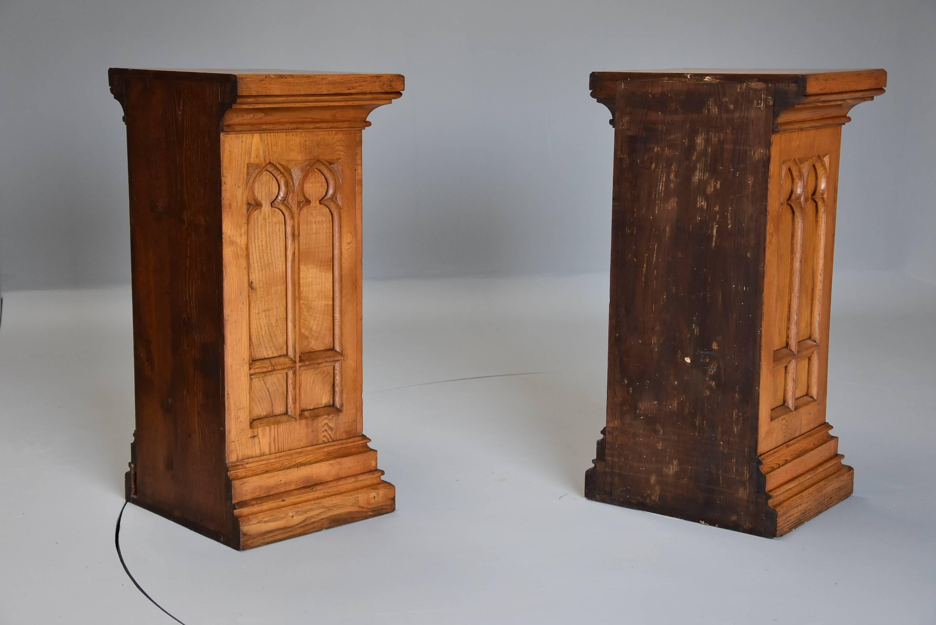 Pair of 19th Century Ash Pedestals in the Gothic Style of Good Patina For Sale 4