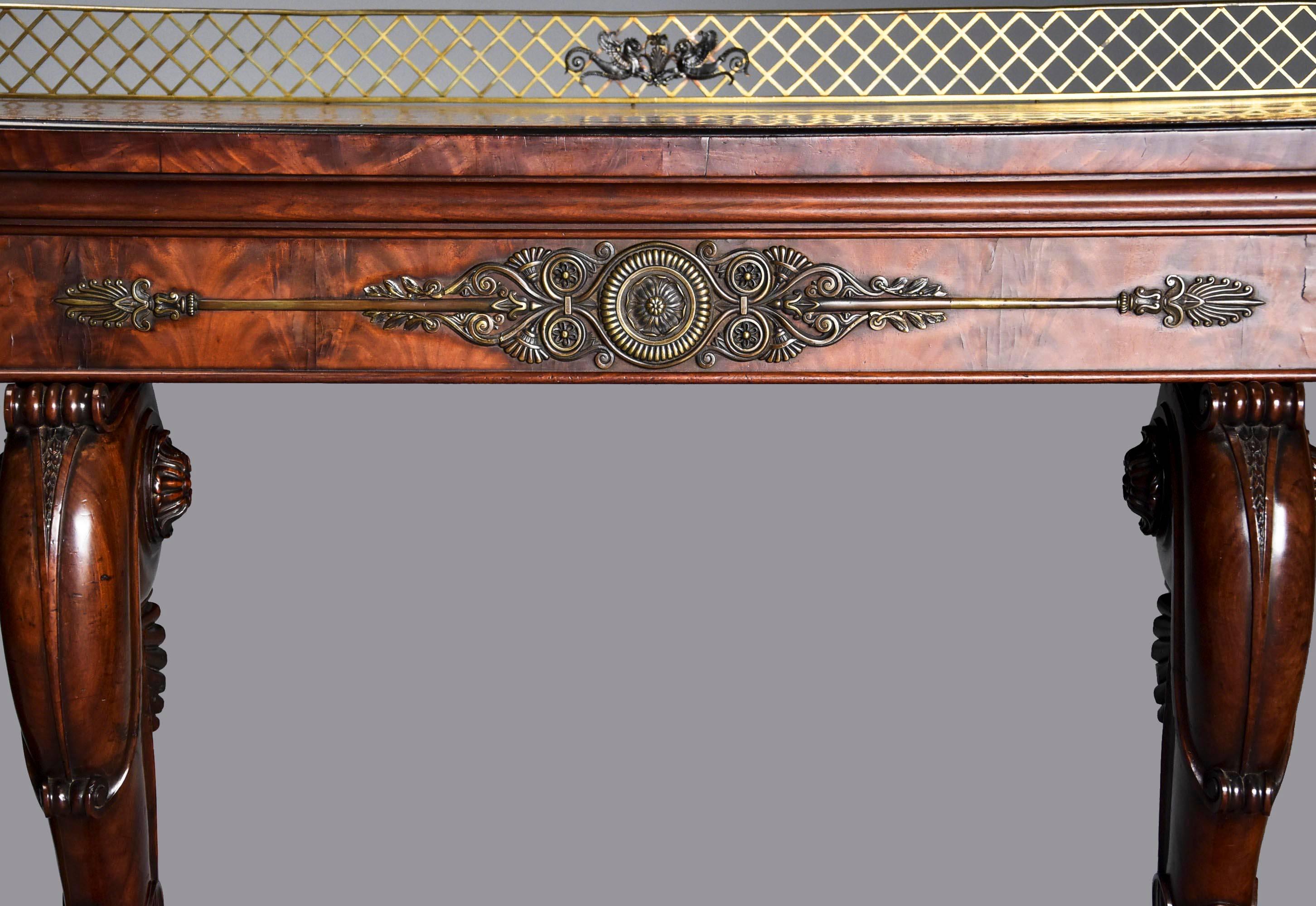 Superb Quality and Rare Regency Mahogany Sideboard in the Manner of Thomas Hope In Good Condition For Sale In Suffolk, GB