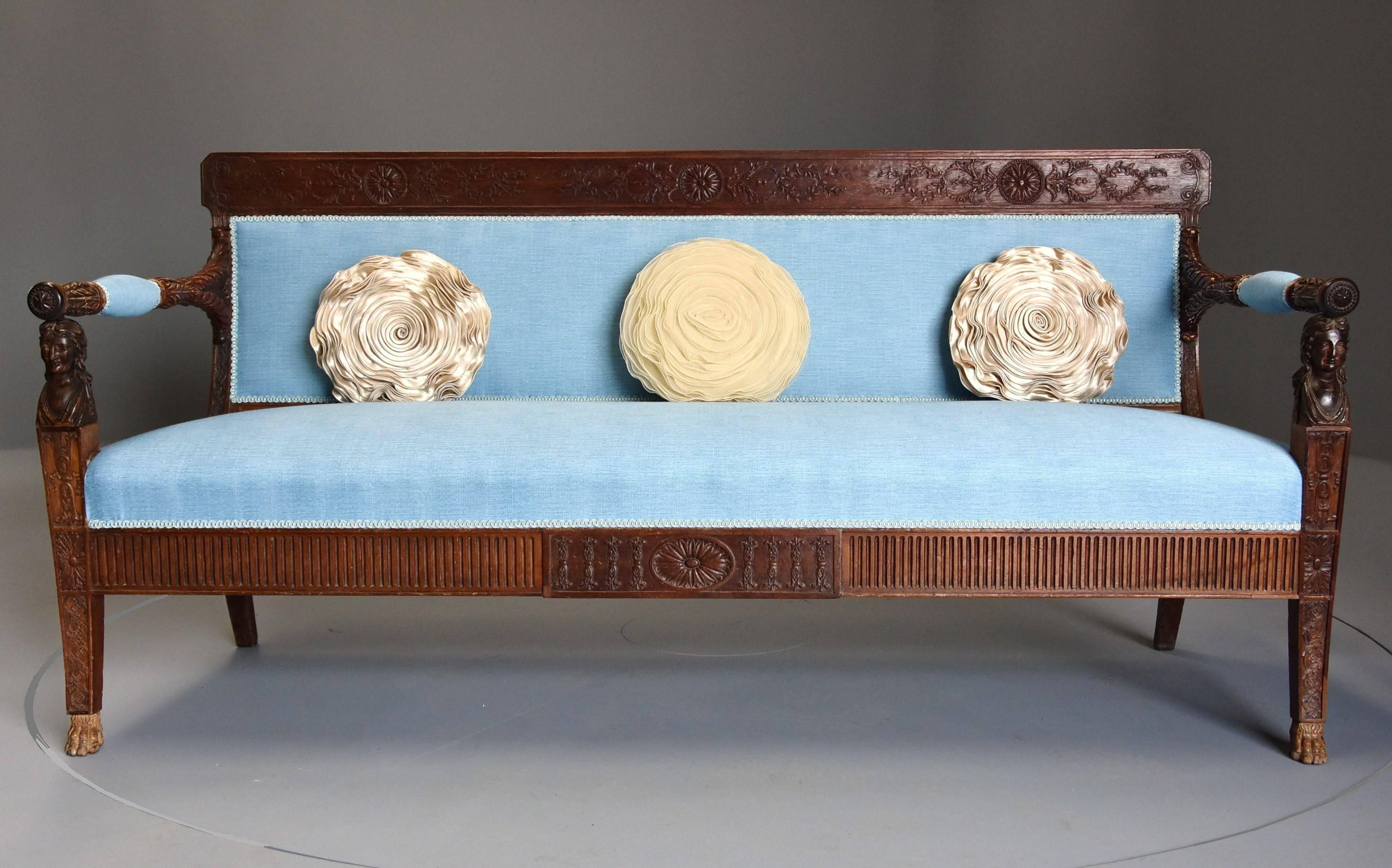 Late 18th Century Rare Walnut Italian Sofa 'Canape' of Neoclassical Design In Good Condition For Sale In Suffolk, GB