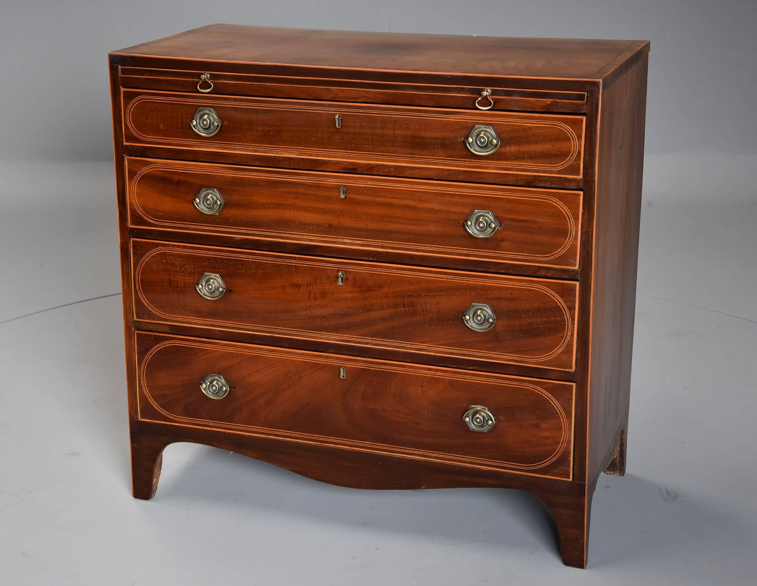 An elegant late 19th/early 20th century mahogany chest of drawers in the Hepplewhite style by Druce & Co, London.

This chest of drawers consists of a mahogany veneered top with boxwood and mahogany stringing with mahogany crossbanding and outer