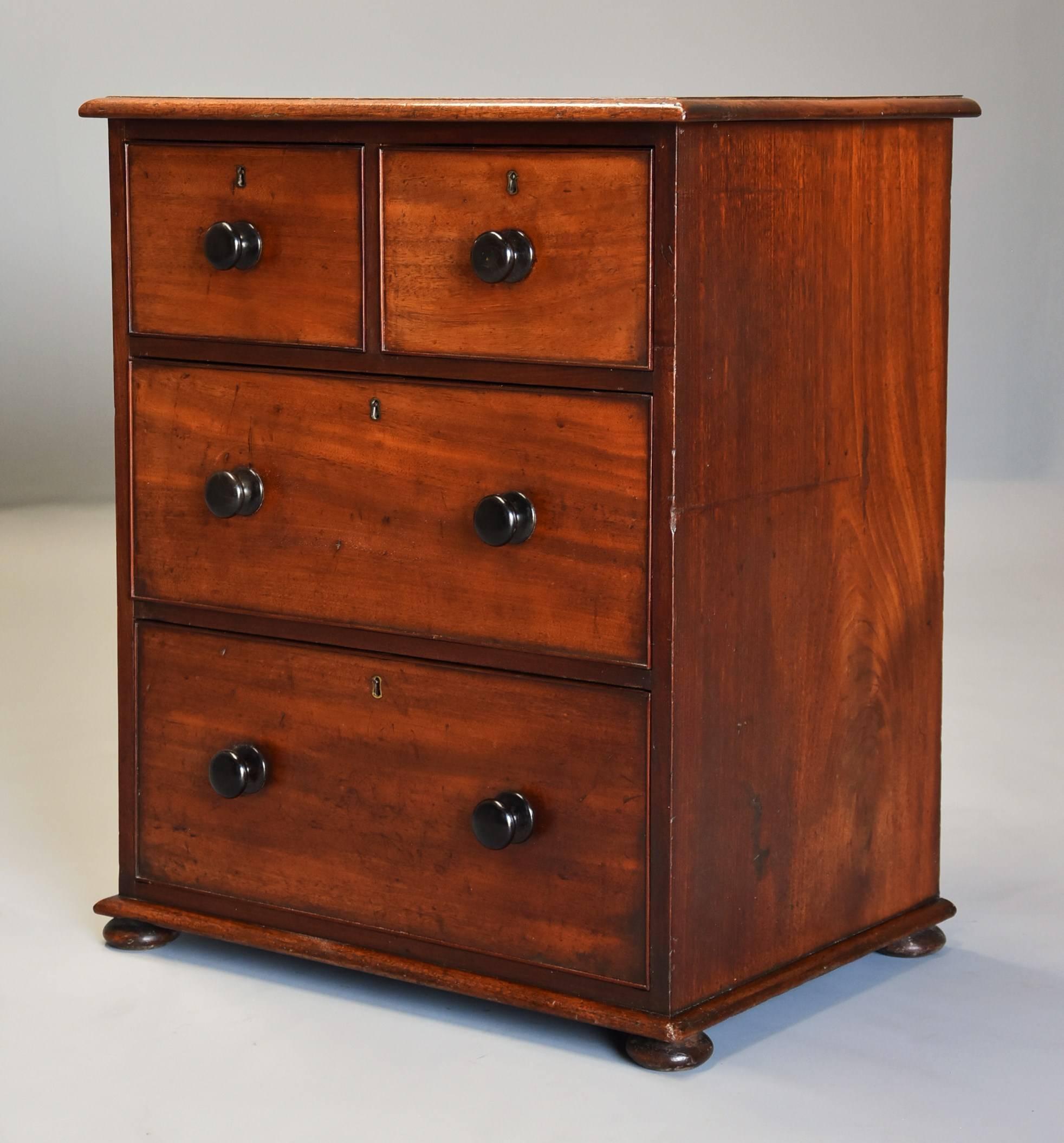 Small Mid-19th Century Mahogany Chest of Drawers with Superb Patina In Good Condition For Sale In Suffolk, GB
