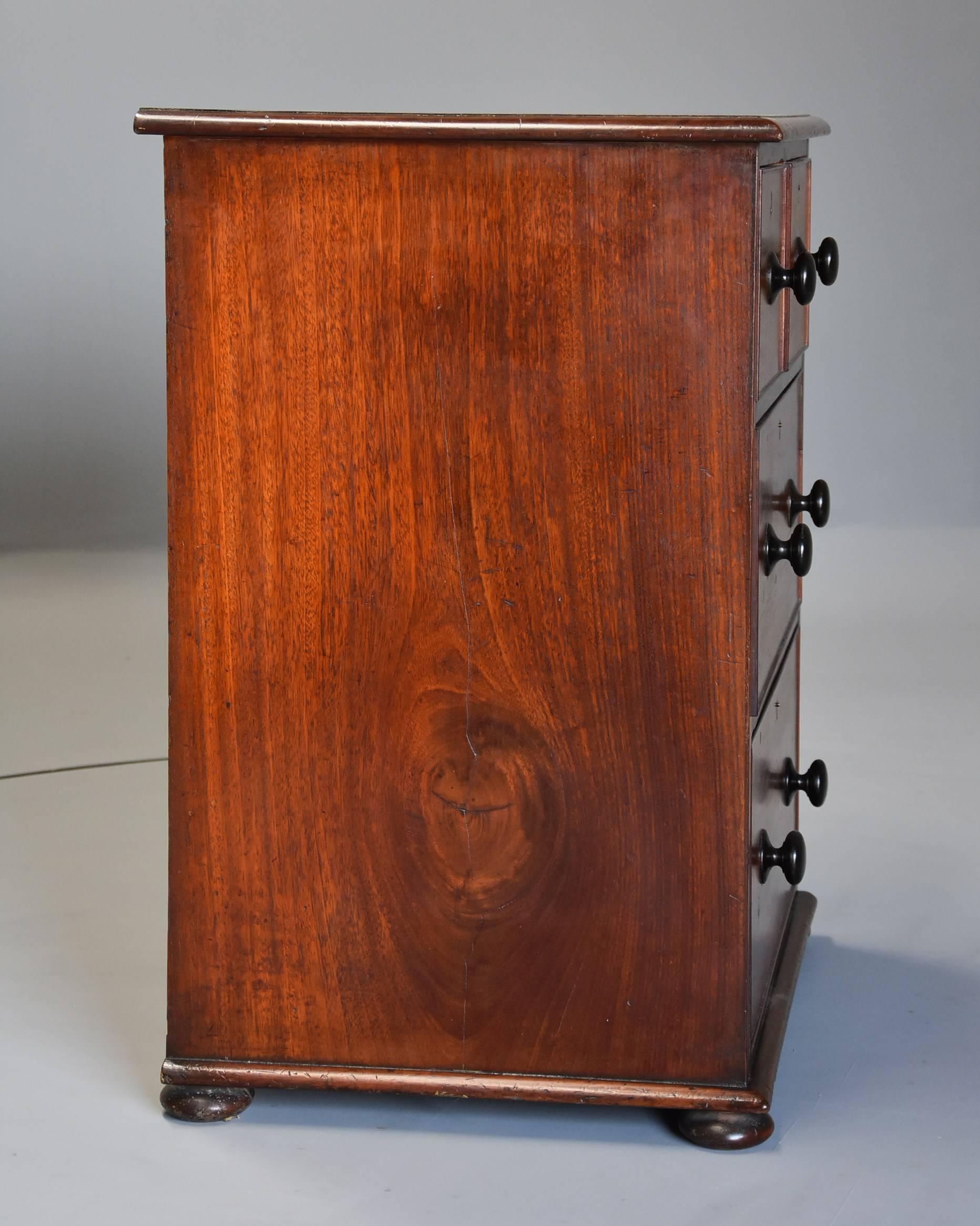 Small Mid-19th Century Mahogany Chest of Drawers with Superb Patina For Sale 2