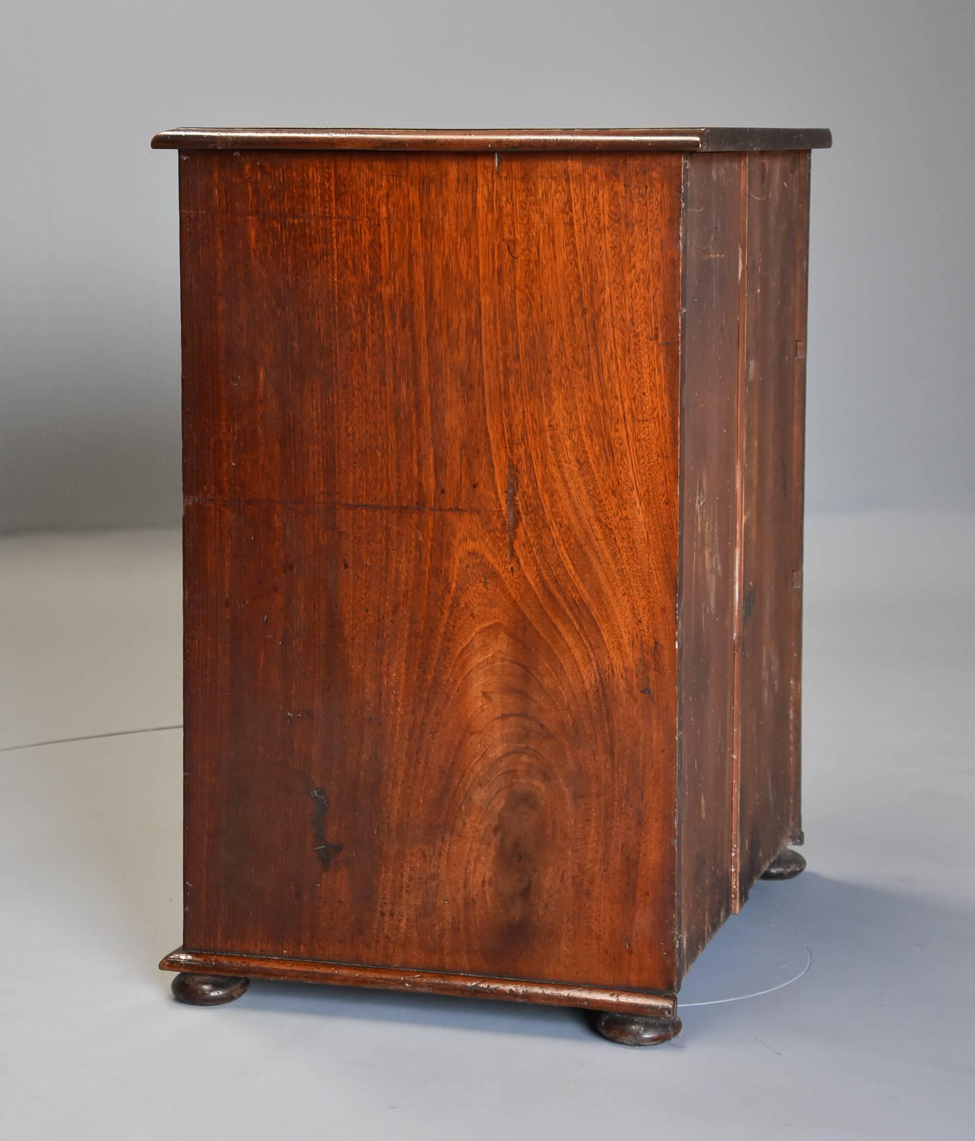 Small Mid-19th Century Mahogany Chest of Drawers with Superb Patina For Sale 3