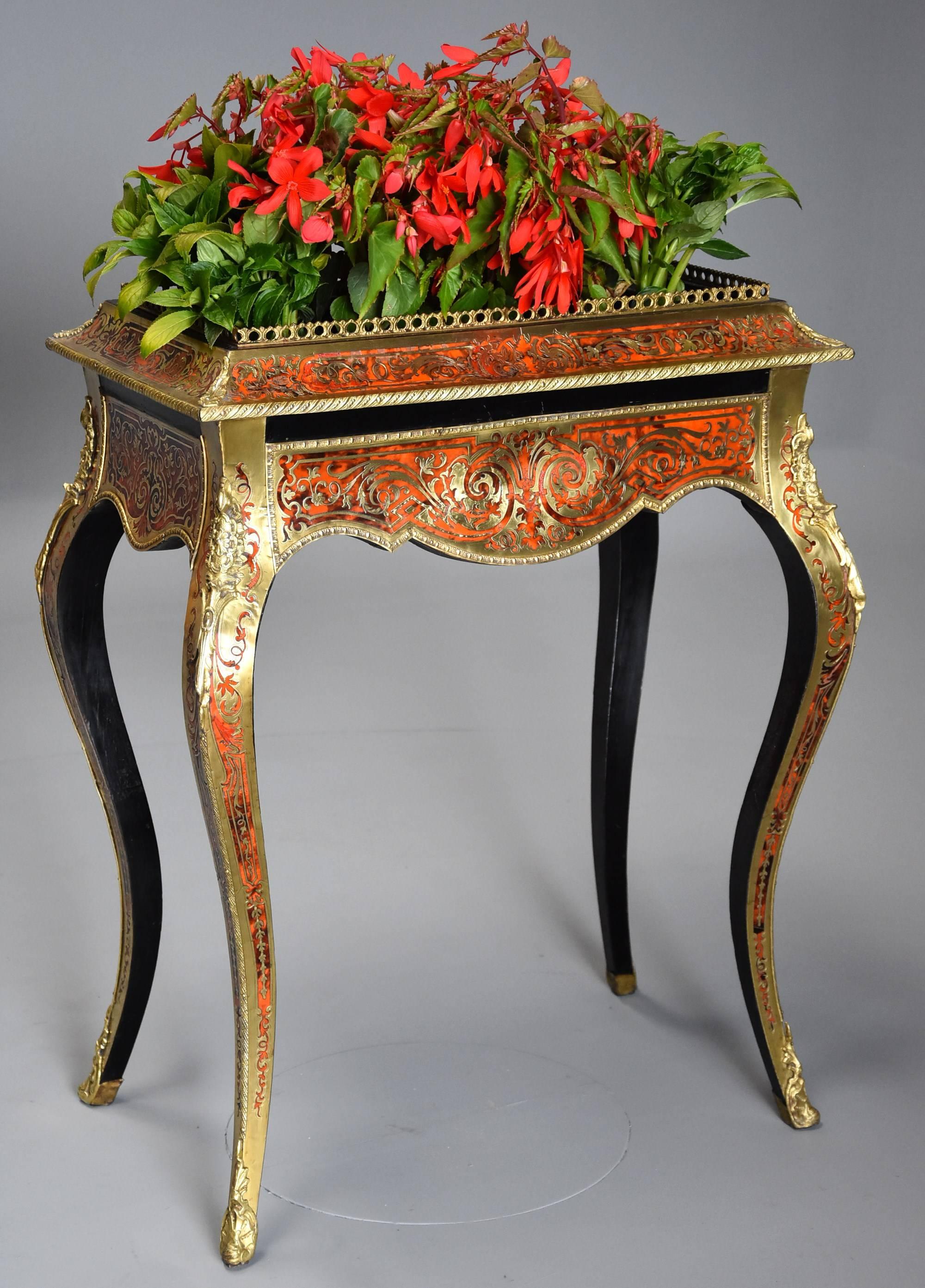 An excellent quality French 19th century Naploeon III boulle marquetry freestanding jardiniere table.

This jardiniere consists of a rectangular lid profusely decorated with intricate foliate brass inlay on red tortoiseshell with ormolu handles