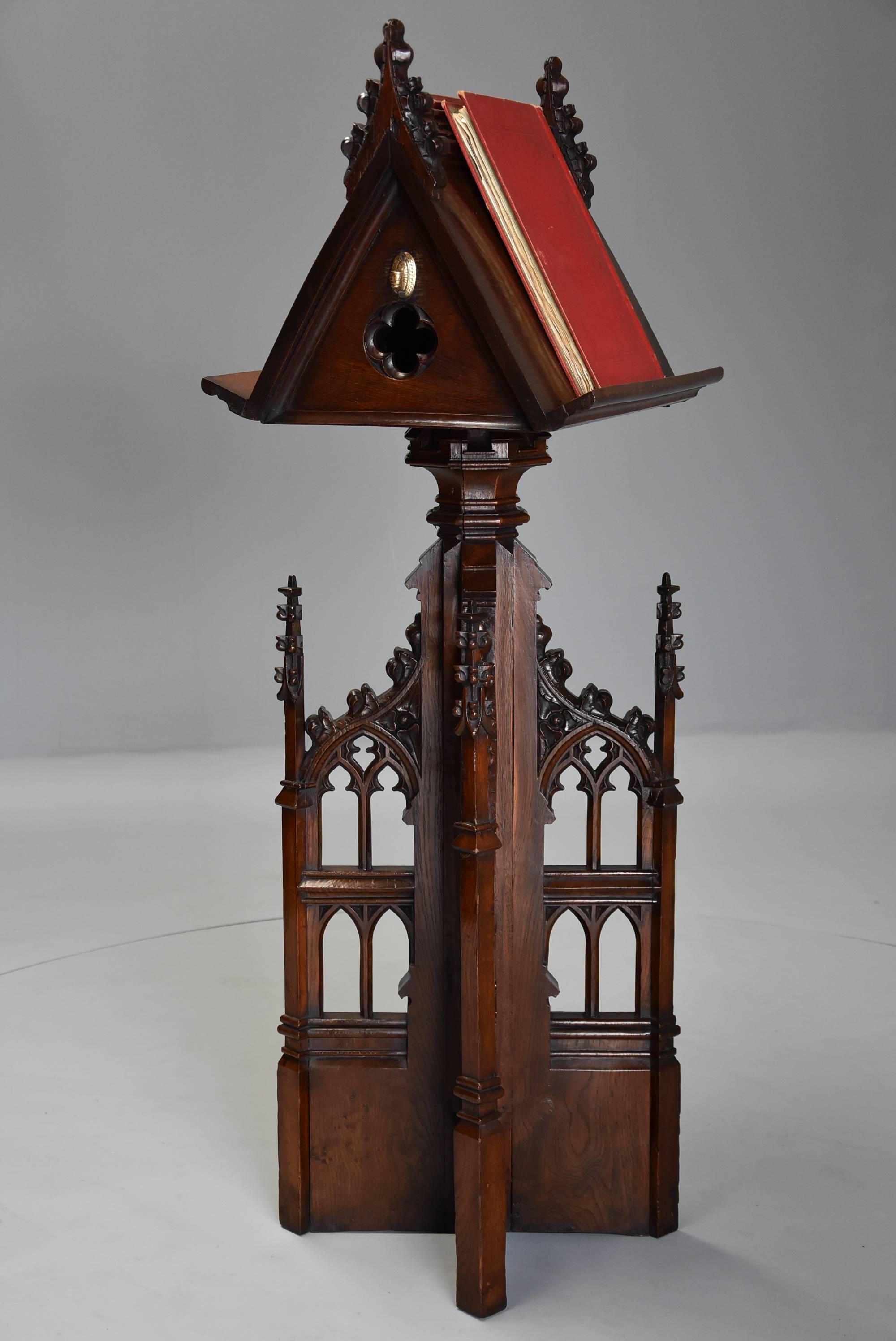 Late 19th Century Oak Gothic Revival Revolving Lectern In Excellent Condition In Suffolk, GB