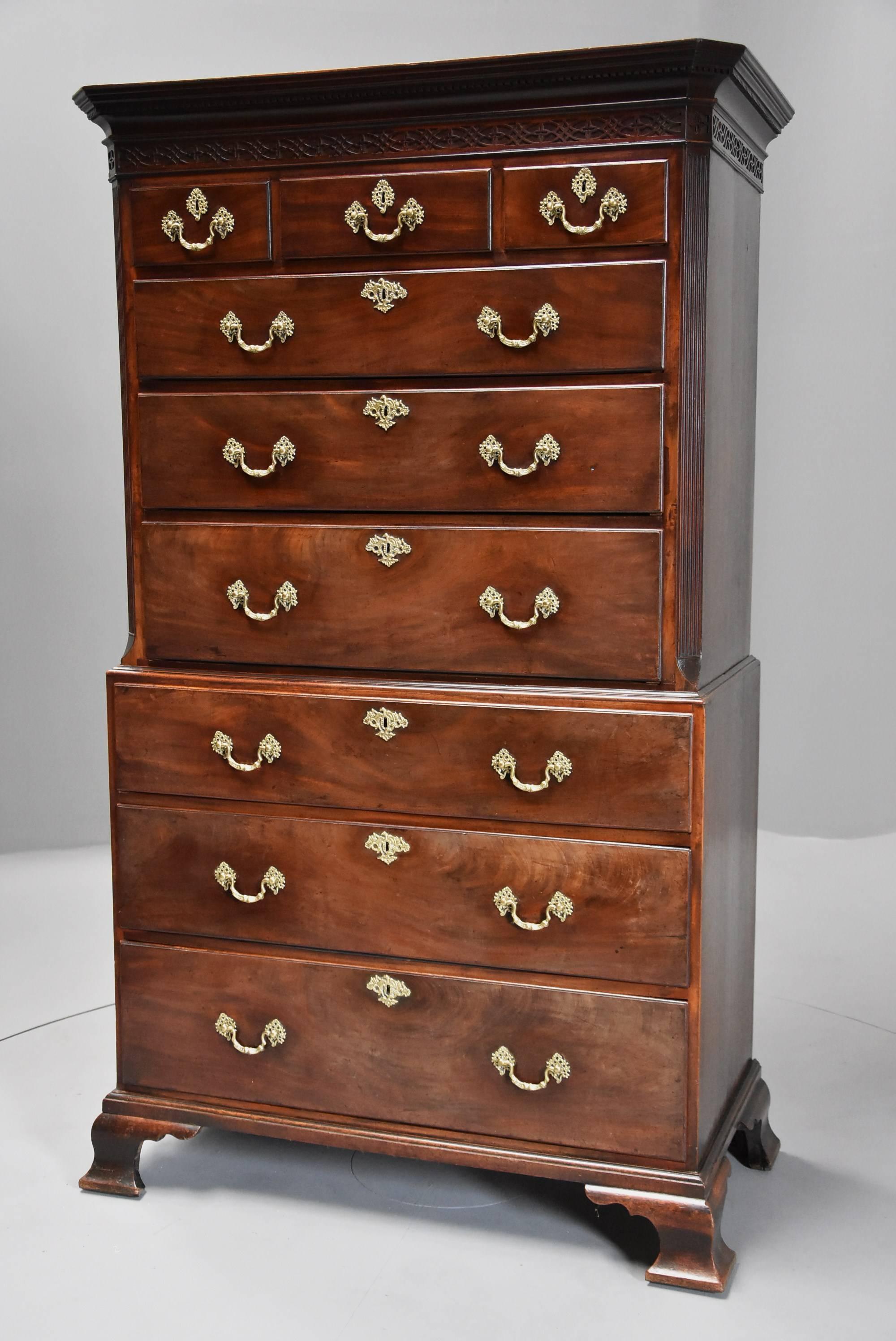 An excellent quality mid-18th century mahogany chest on chest with superb original patina.

This chest on chest consists of a moulded cornice to the top with canted corners and dental moulding with a blind fret decoration below, this leads down to