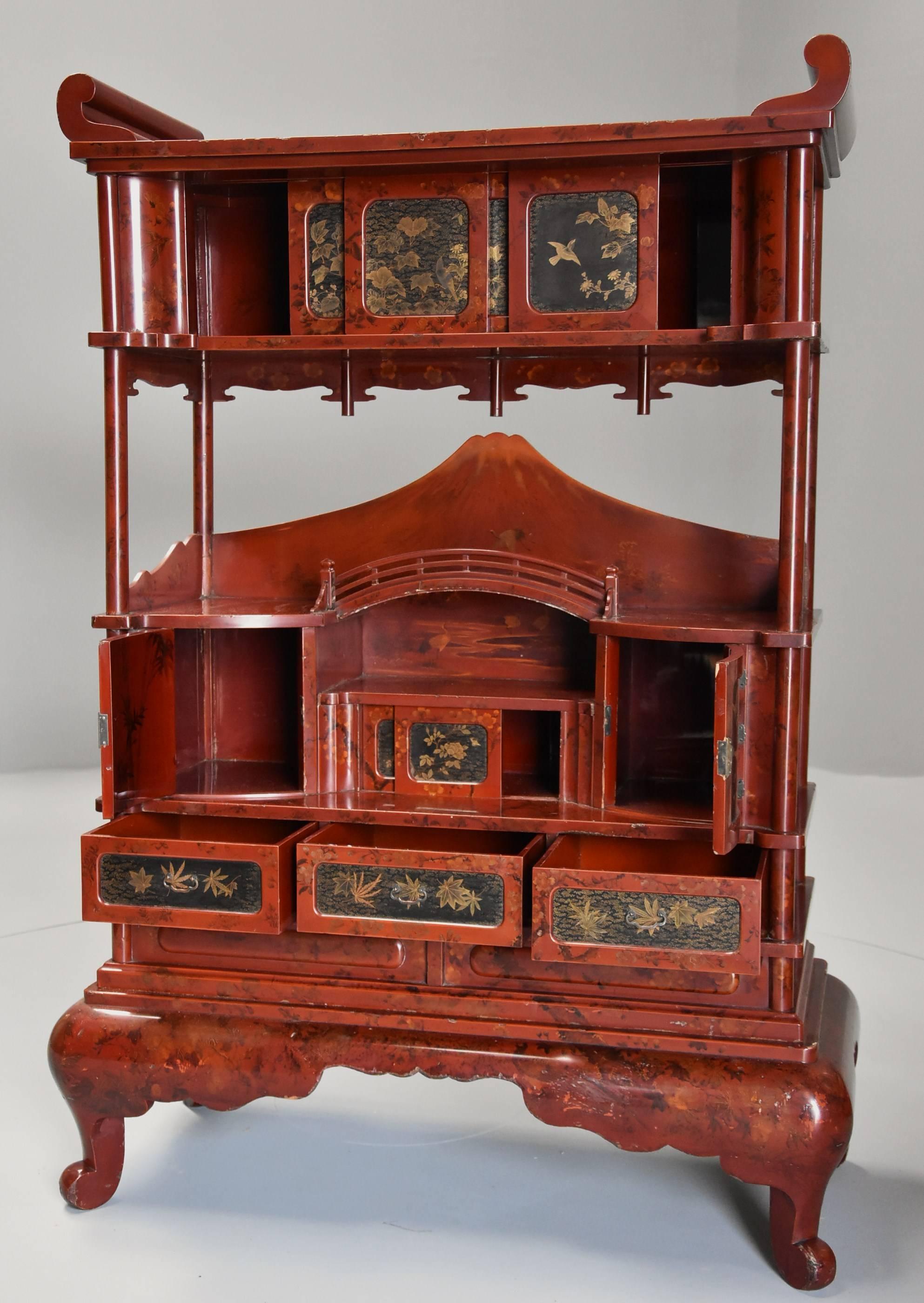 Early 20th Century Japanese Red Lacquered Shodana Cabinet In Fair Condition In Suffolk, GB