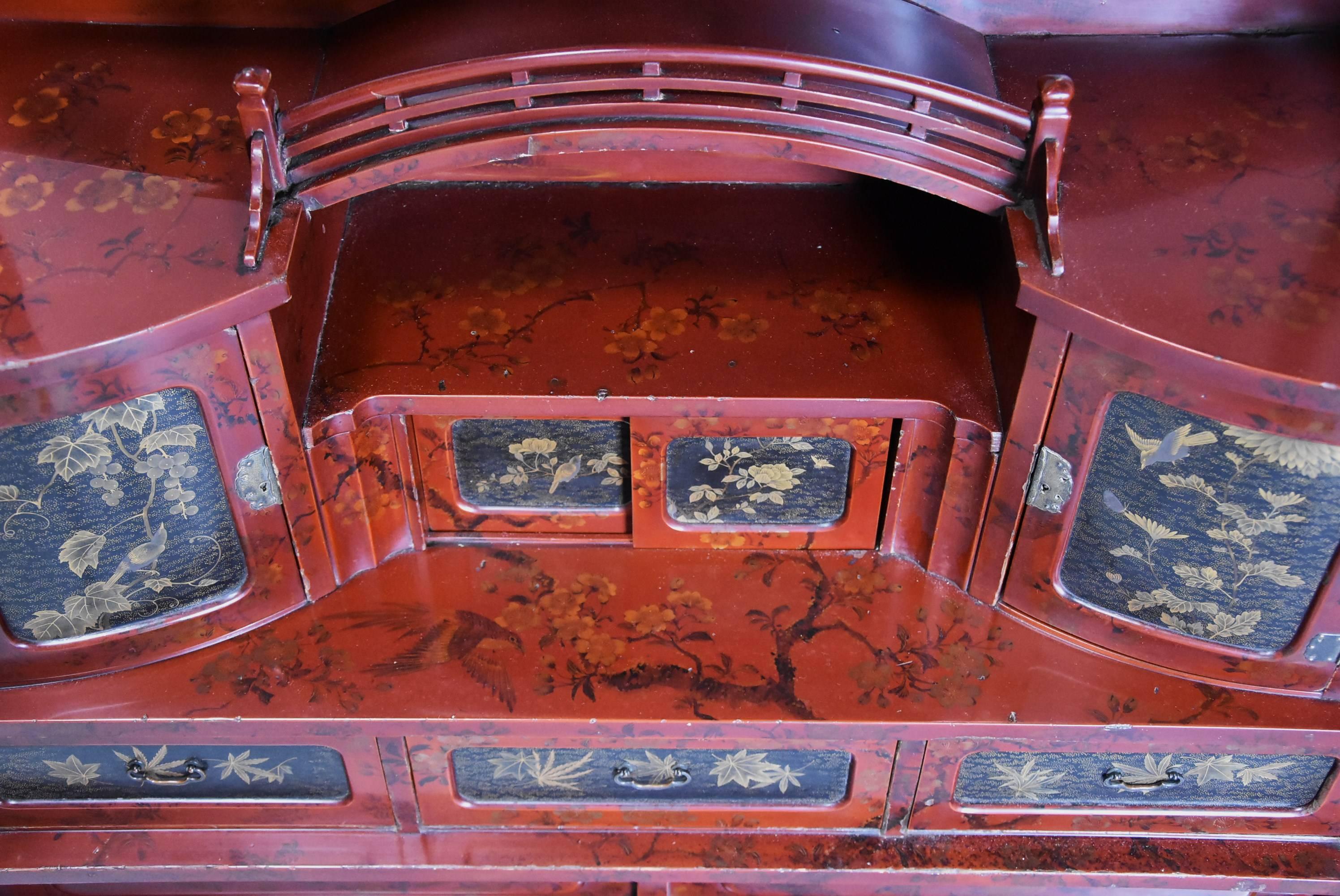 Early 20th Century Japanese Red Lacquered Shodana Cabinet 5