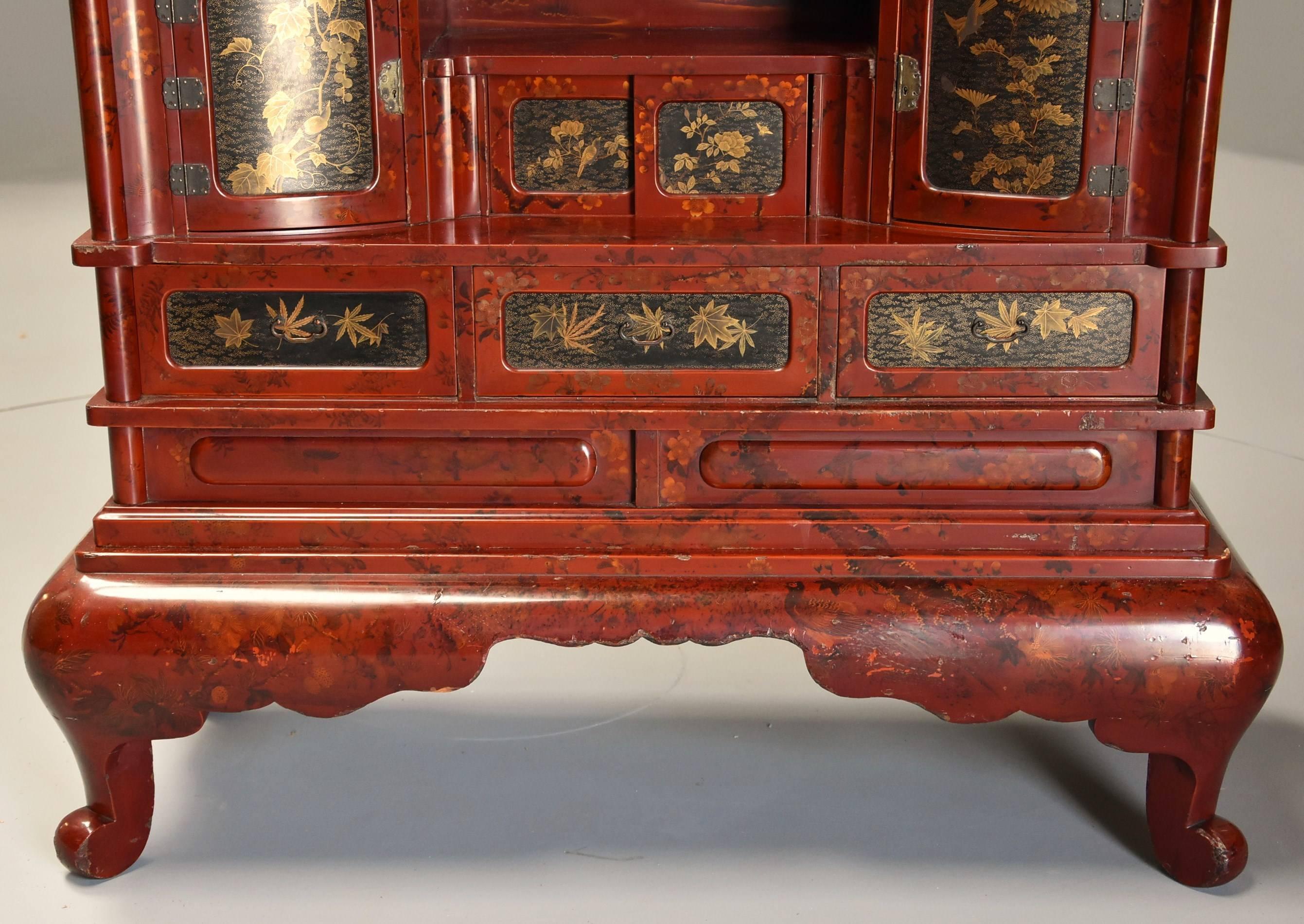Early 20th Century Japanese Red Lacquered Shodana Cabinet 6