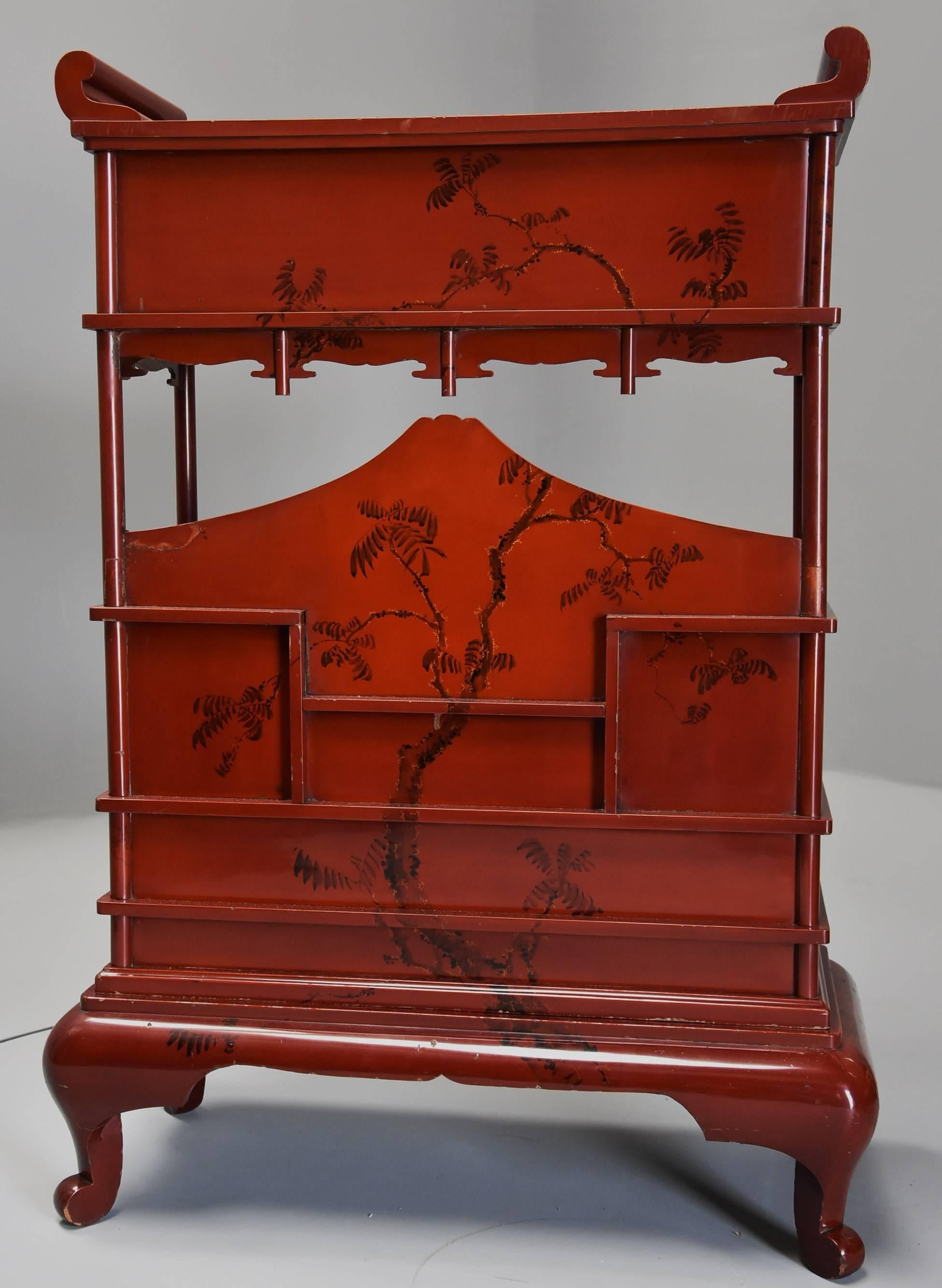 Early 20th Century Japanese Red Lacquered Shodana Cabinet 7