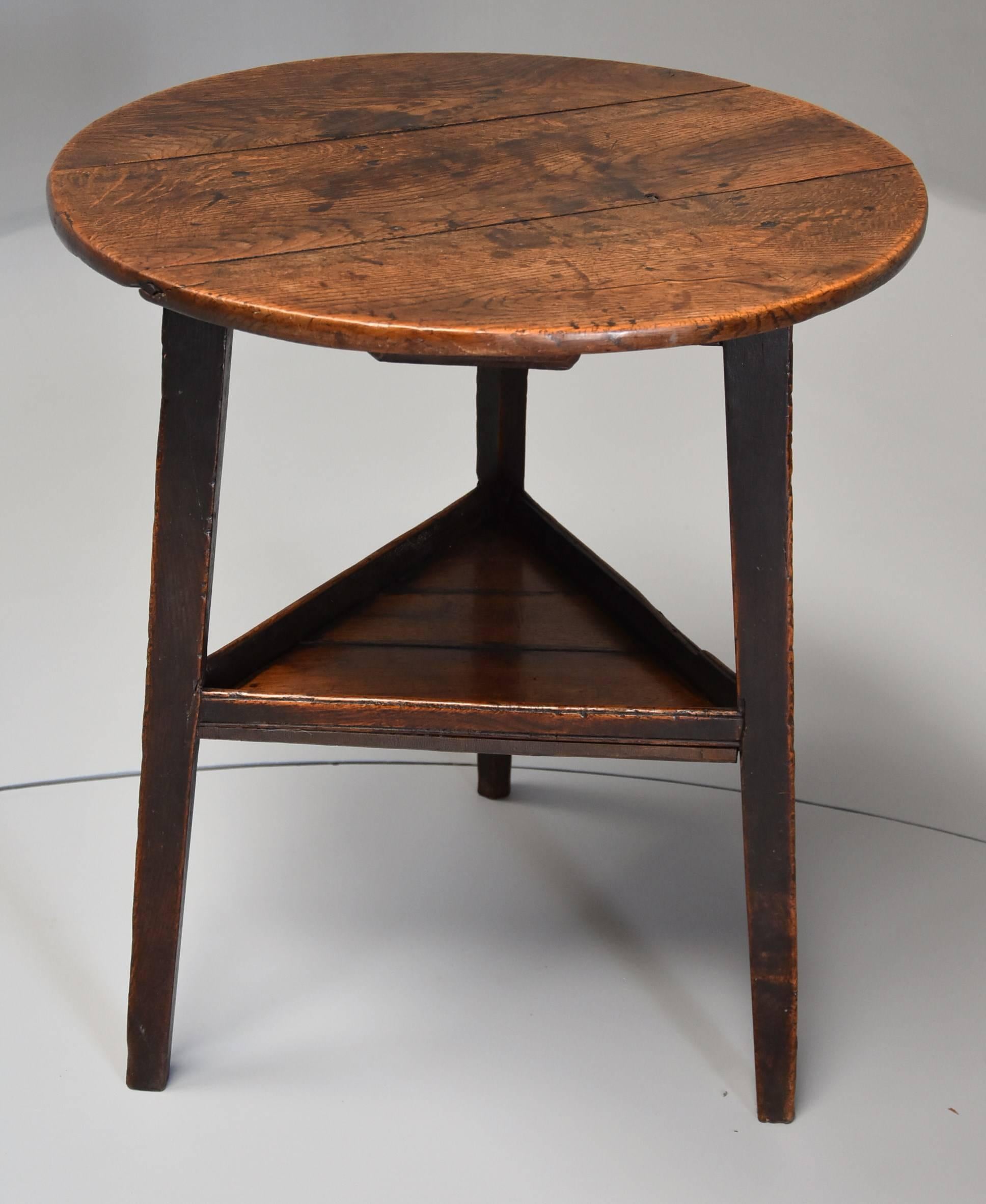 18th Century Oak Cricket Table or Tavern Table with Shelf and of Fine Patina In Good Condition In Suffolk, GB
