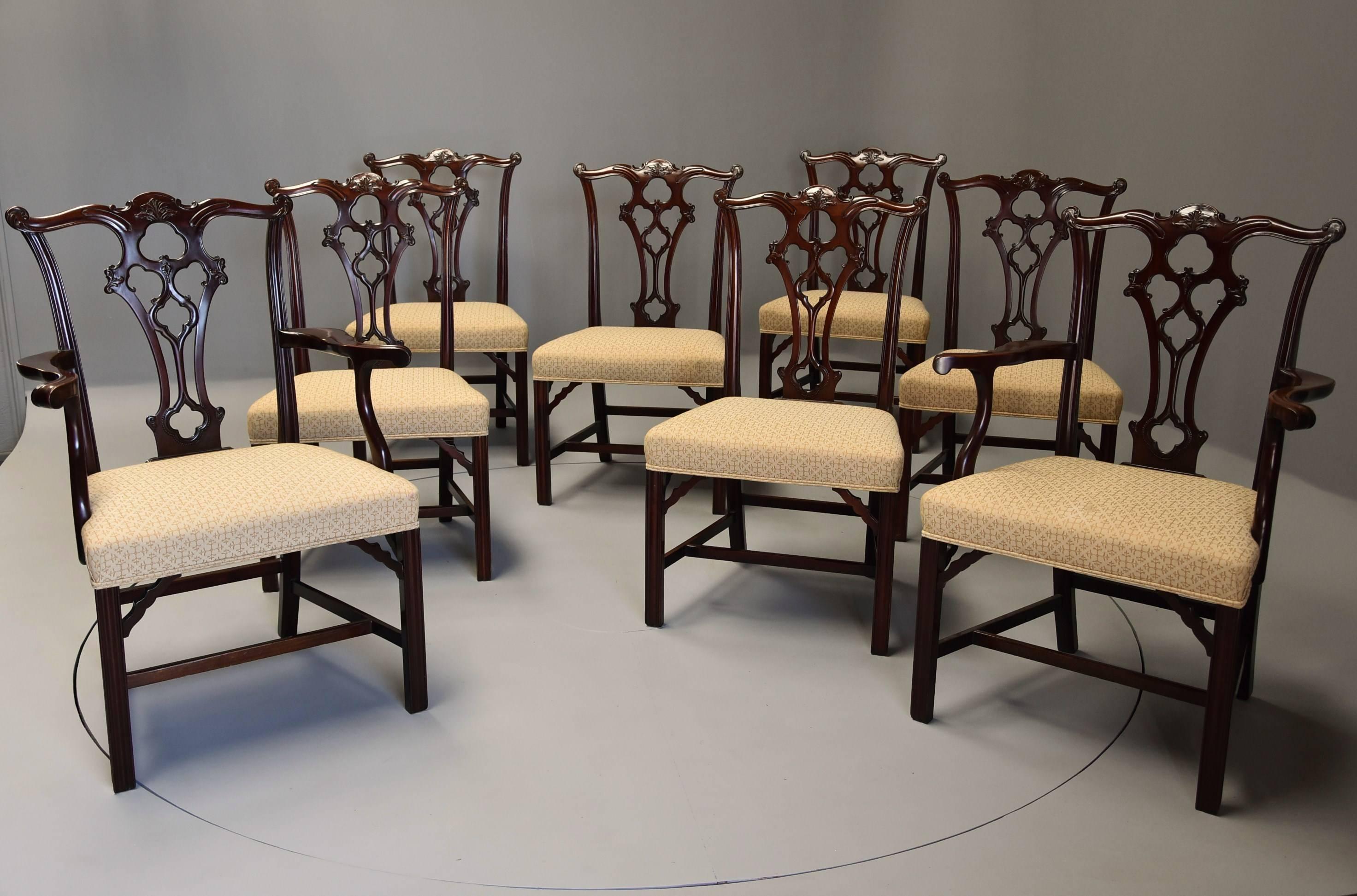 English Set of Eight Late 19th Century Chippendale Style Mahogany Dining Chairs For Sale