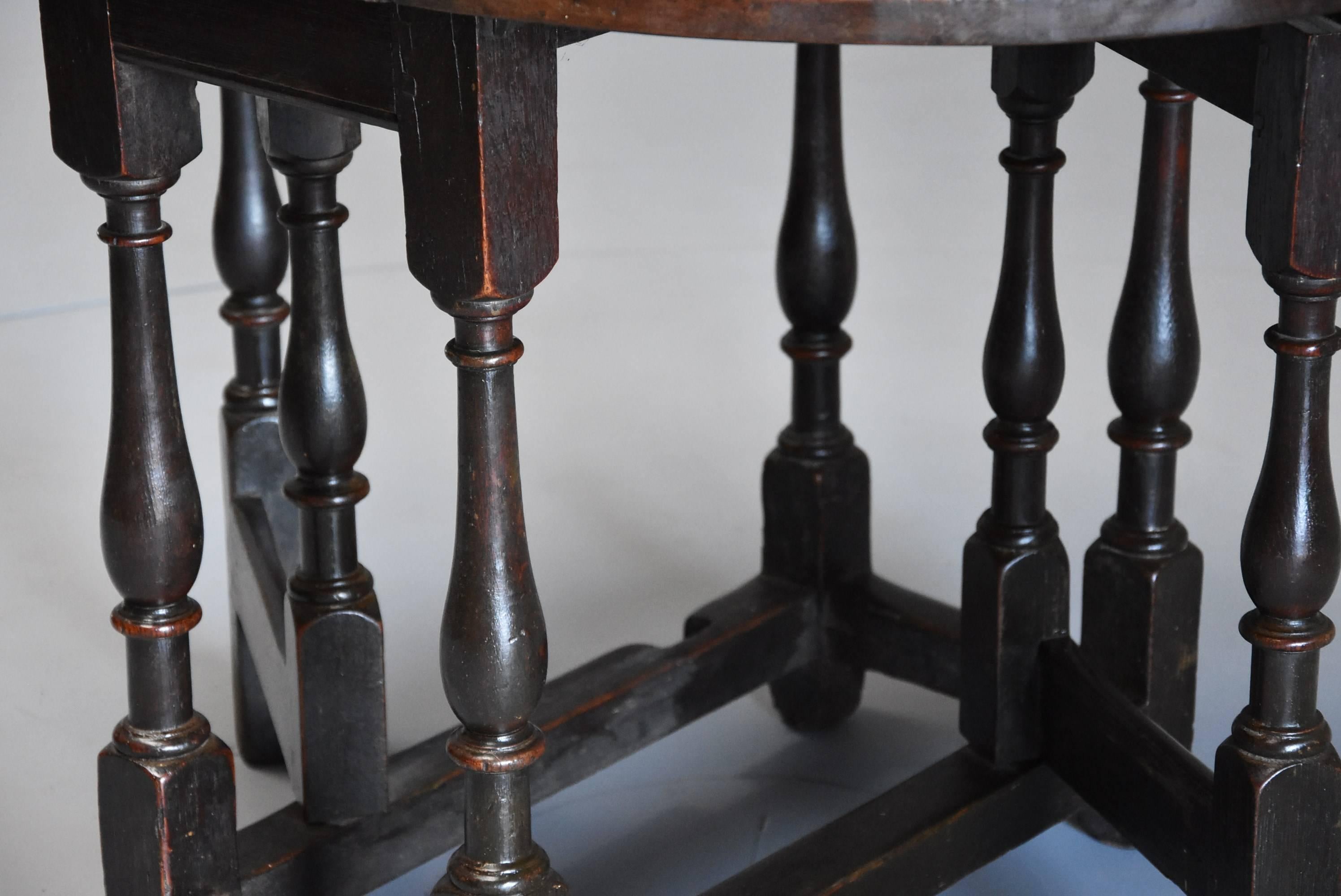 Late 17th Century Oak Gateleg Table of Small Proportions and Good Patina 2