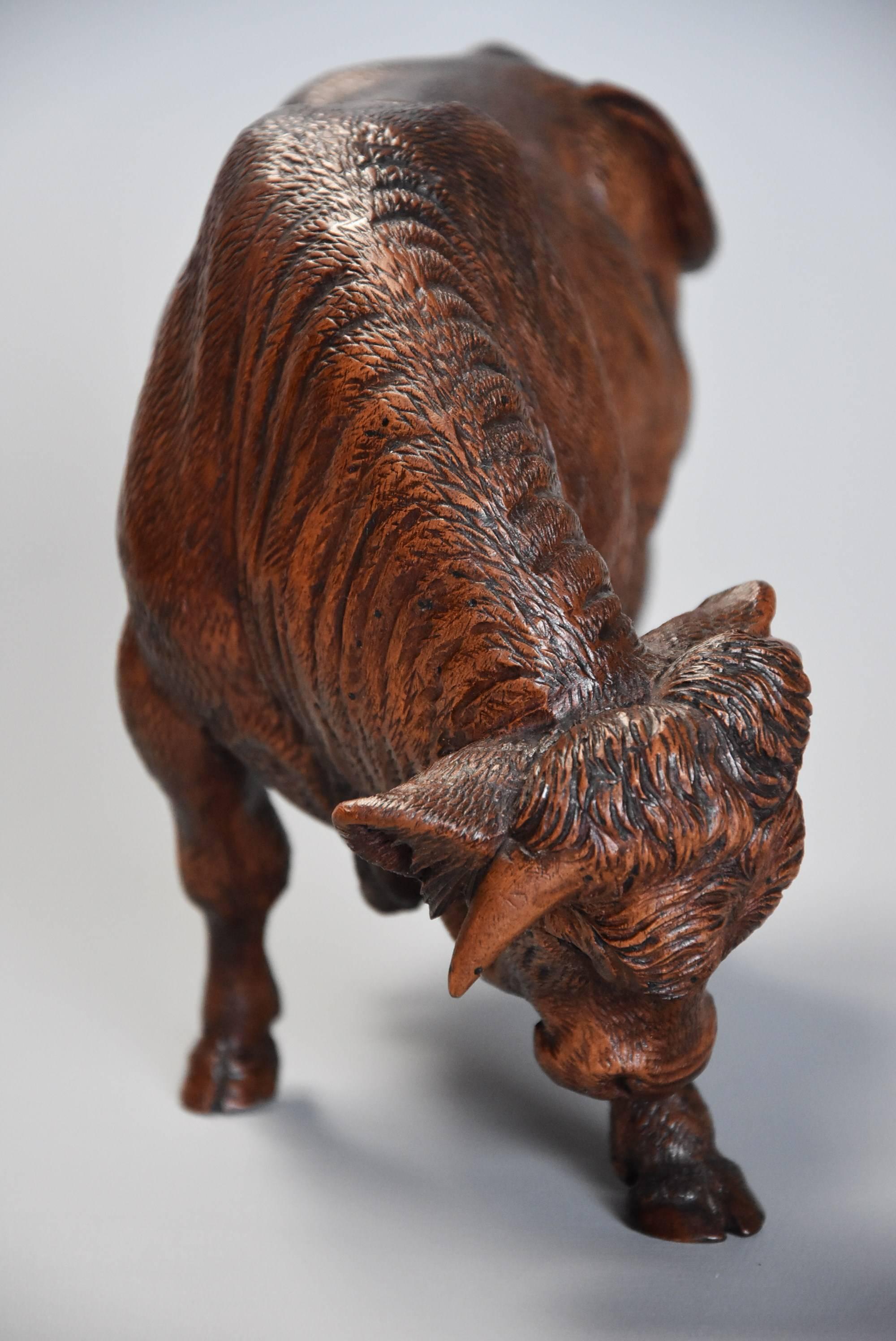 Pair of 19th Century Finely Carved Linden Wood Black Forest Cows, by Huggler For Sale 4