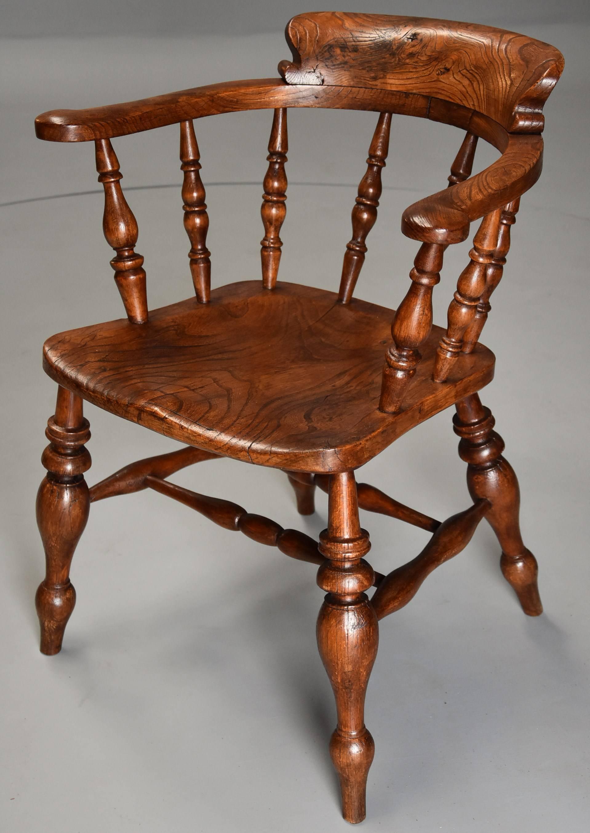 Set of Six Mid-19th Century Nicely Figured Elm Smokers Bow Windsor Chairs 4