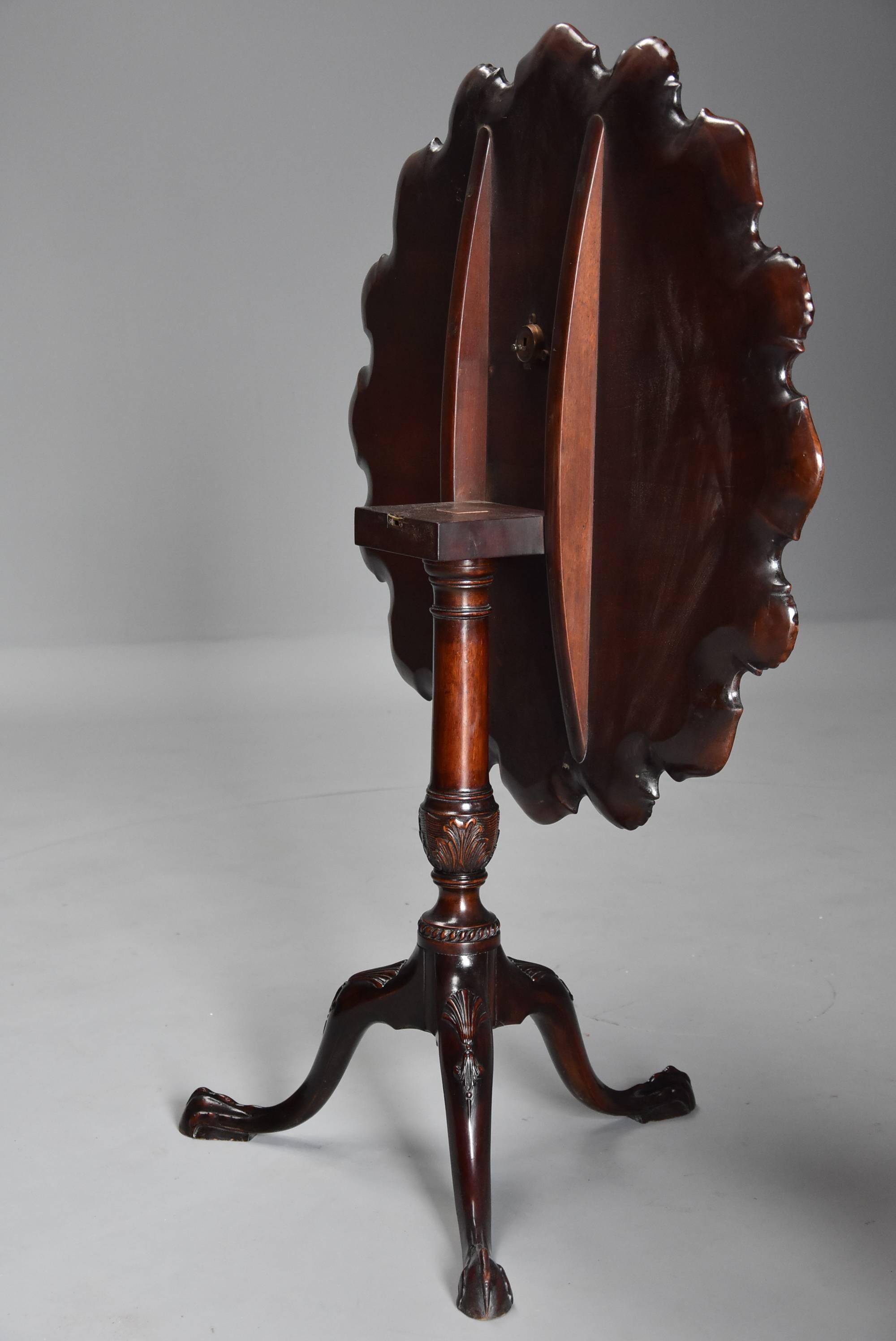 Chippendale Style Mahogany Piecrust Tilt-Top Tea Table with Tripod Base For Sale 3