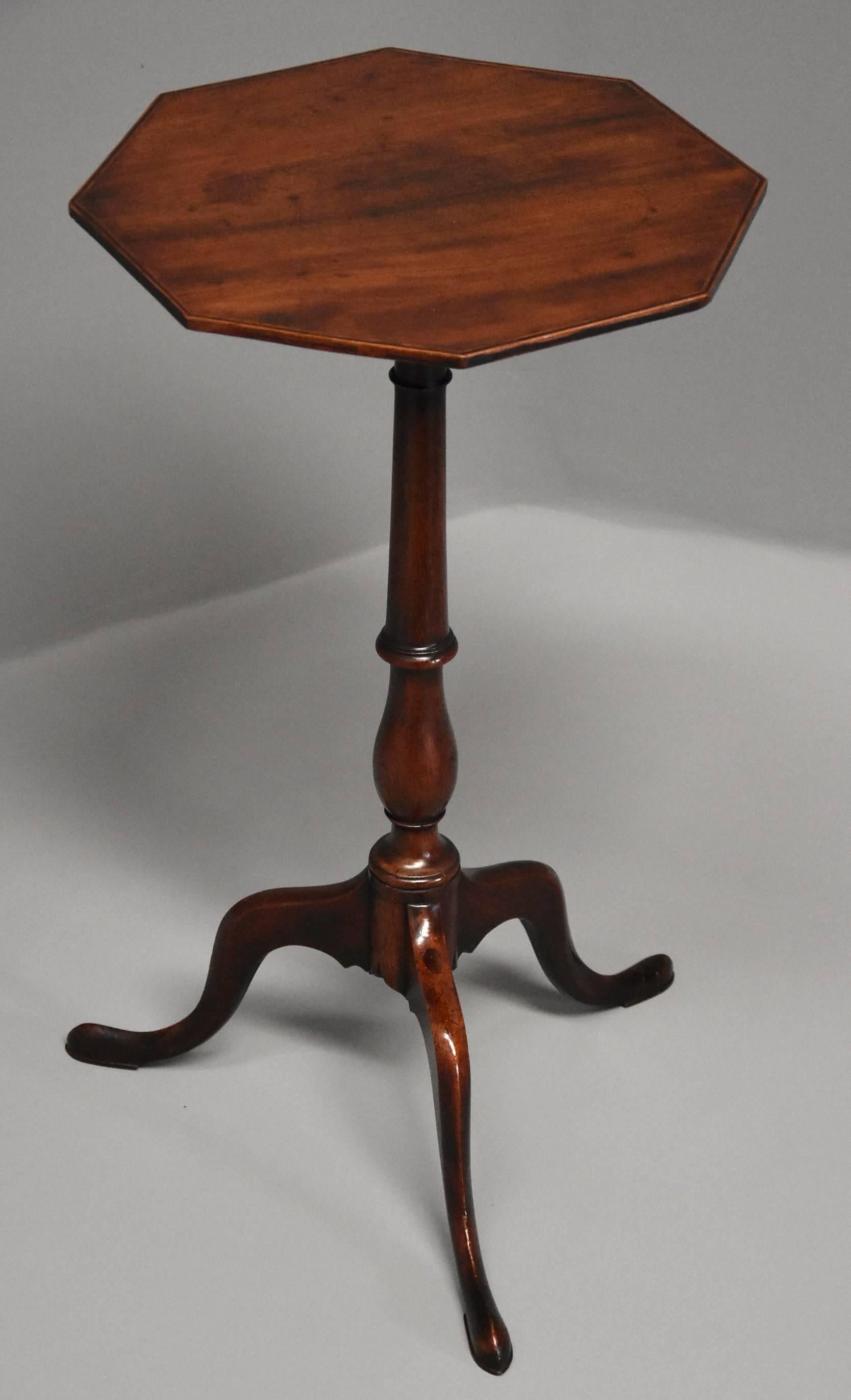 English Elegant 18th Century Mahogany Occasional Table of Octagonal Form and Fine Patina For Sale