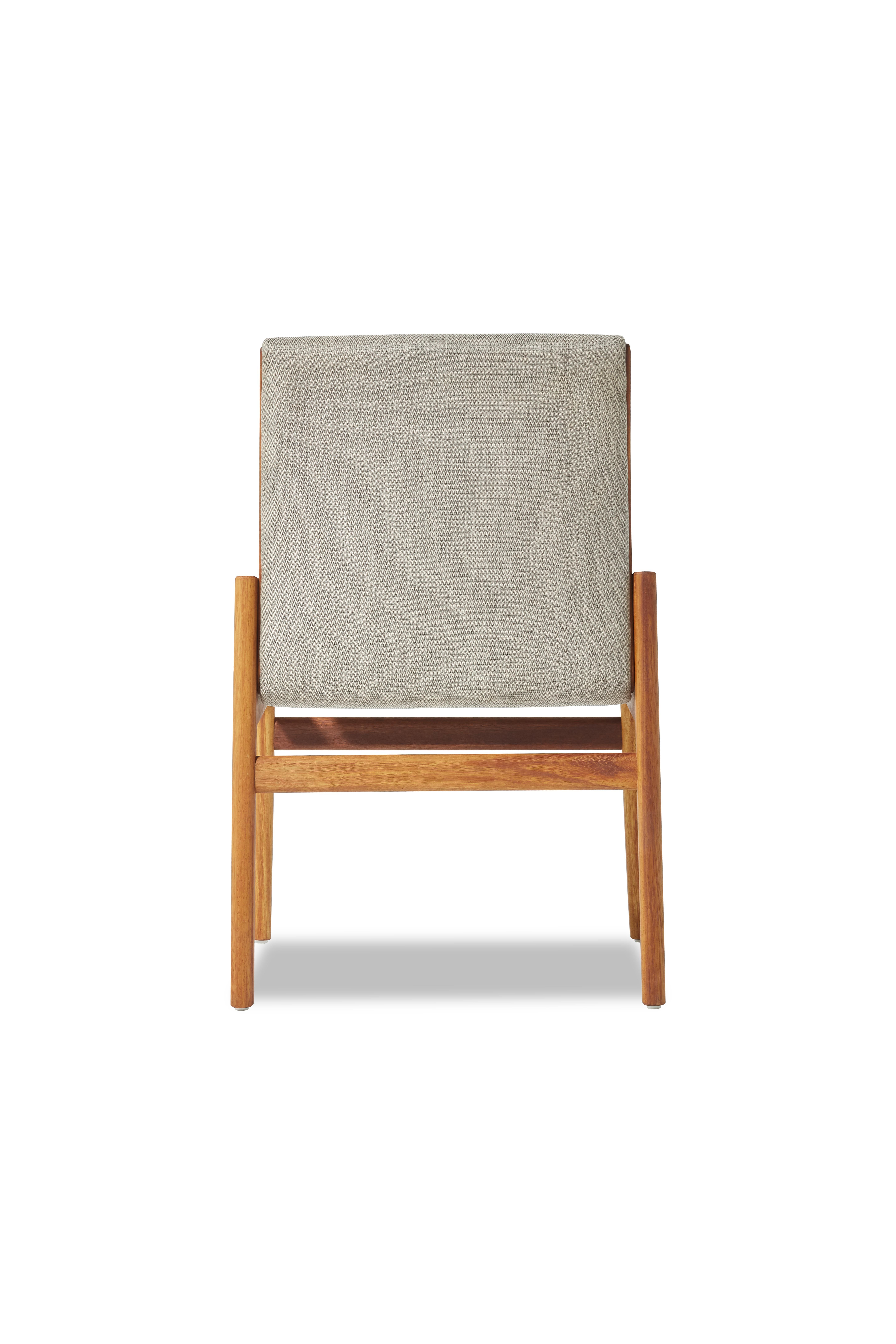 Fatto a mano Sedia da pranzo per esterni IVAR in massello di Iroko Taupe di Contemporary Design/One in vendita