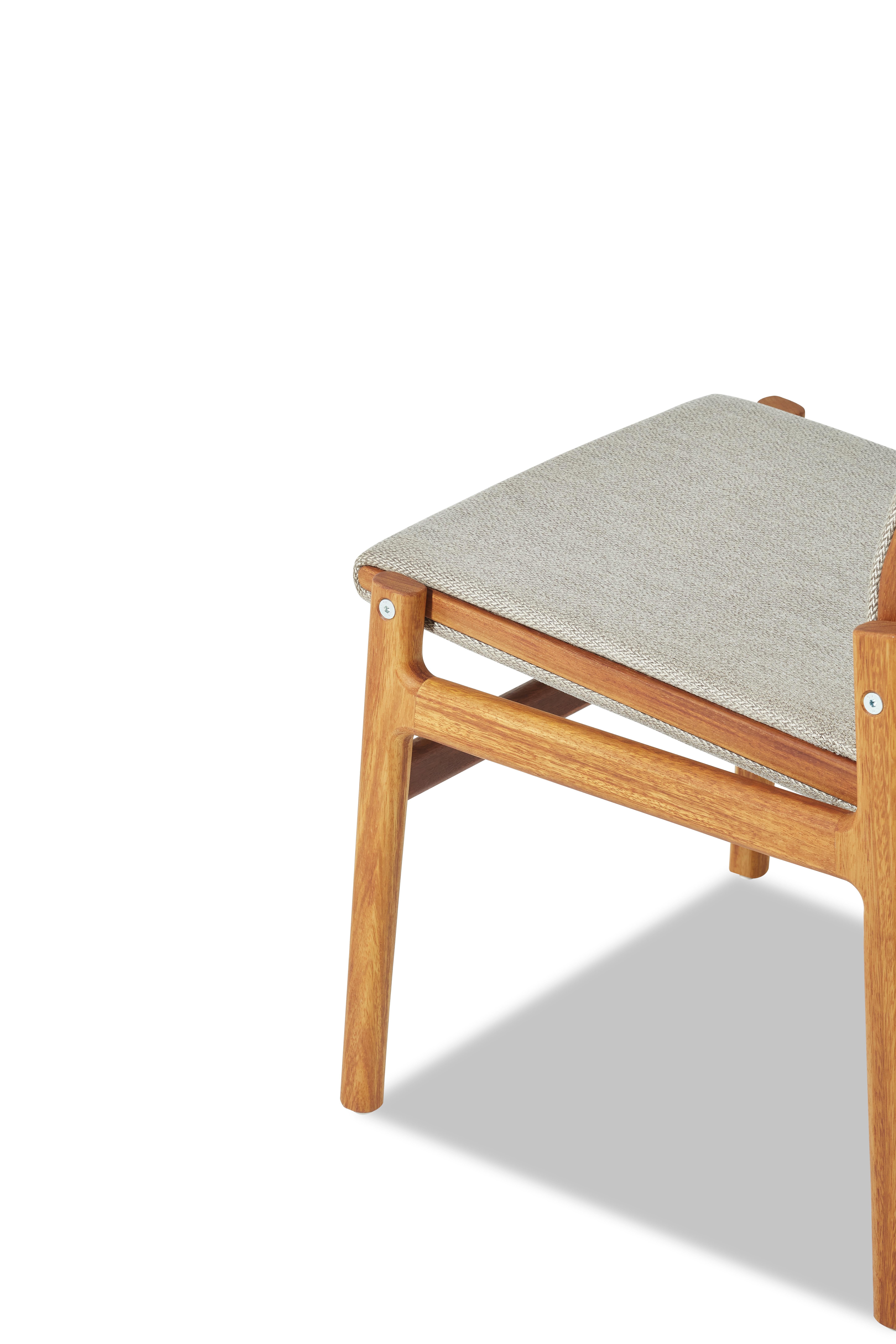 Sedia da pranzo per esterni IVAR in massello di Iroko Taupe di Contemporary Design/One In condizioni Nuovo in vendita a Miami, FL